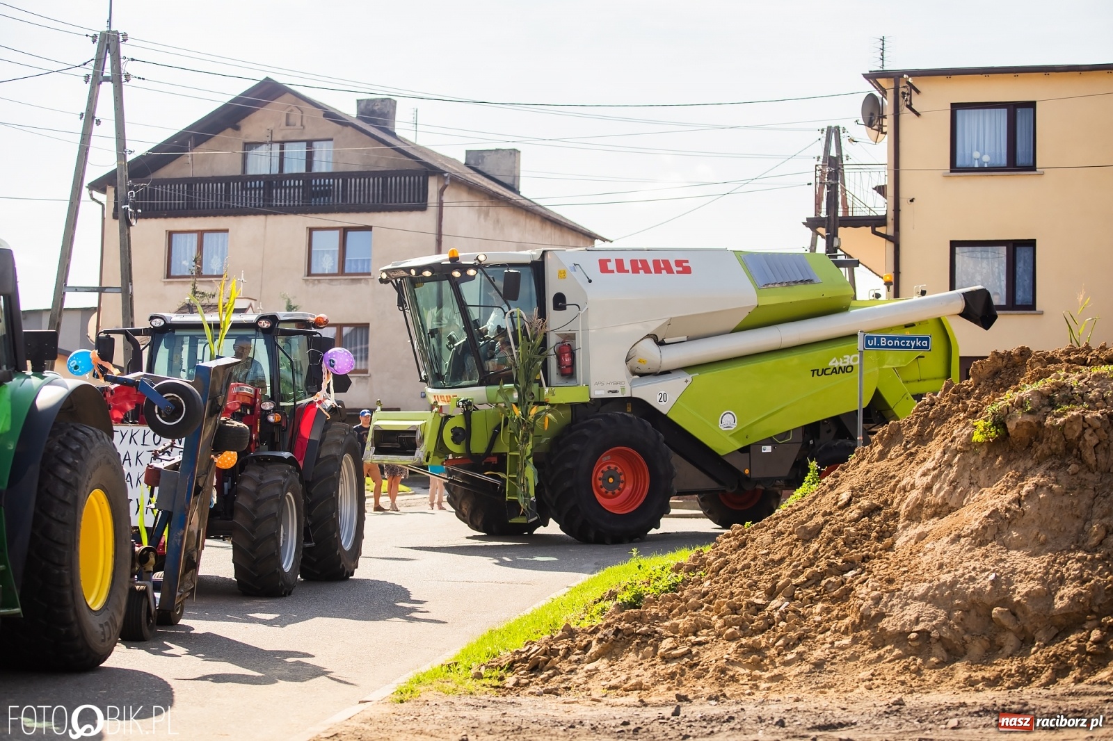 Zdjęcie w galerii na portalu naszraciborz.pl: Dożynki sołeckie w Borucinie. Spontaniczny długi korowód [FOTO i WIDEO] wiadomości z regionu