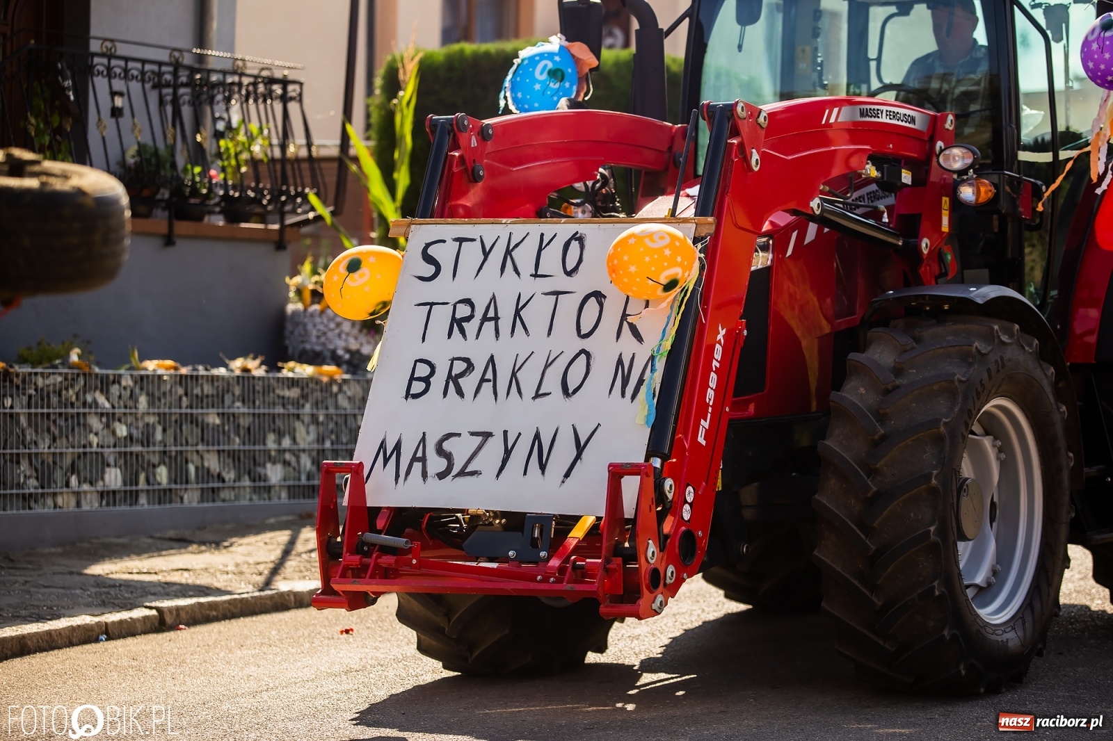 Zdjęcie w galerii na portalu naszraciborz.pl: Dożynki sołeckie w Borucinie. Spontaniczny długi korowód [FOTO i WIDEO] wiadomości z regionu