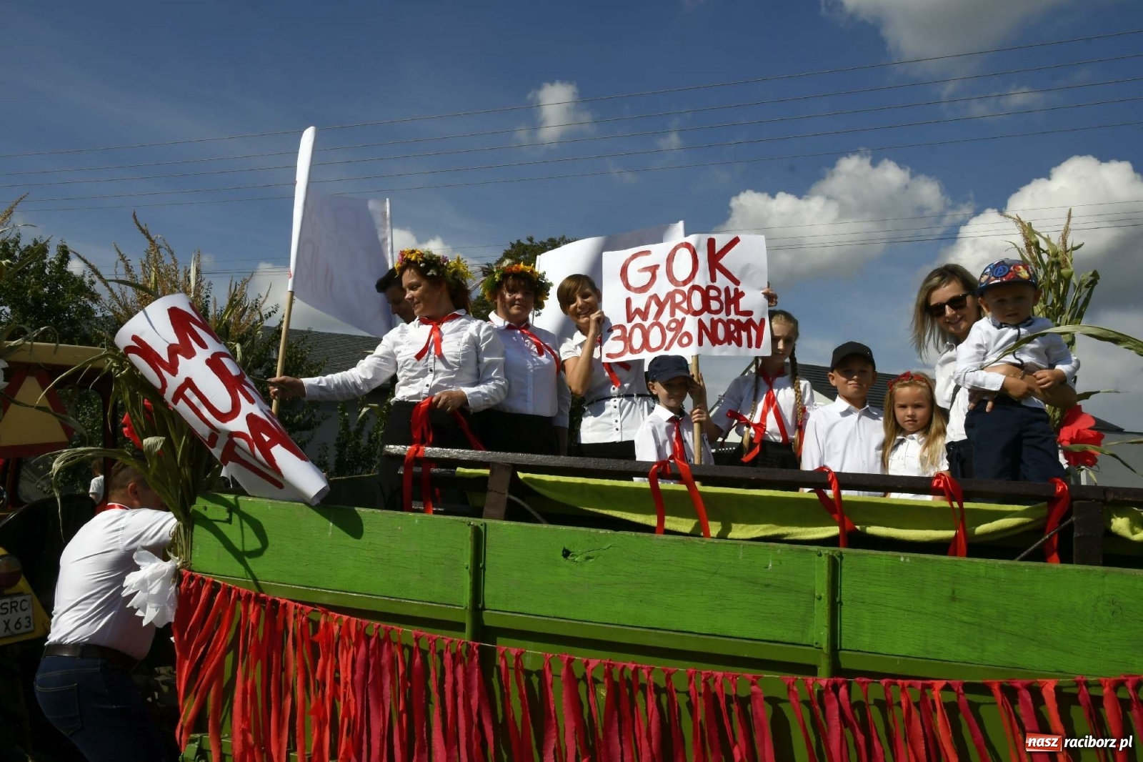 Zdjęcie w galerii na portalu naszraciborz.pl: Szaleństwo w Łańcach. Dożynki gminy Kornowac wiadomości z regionu