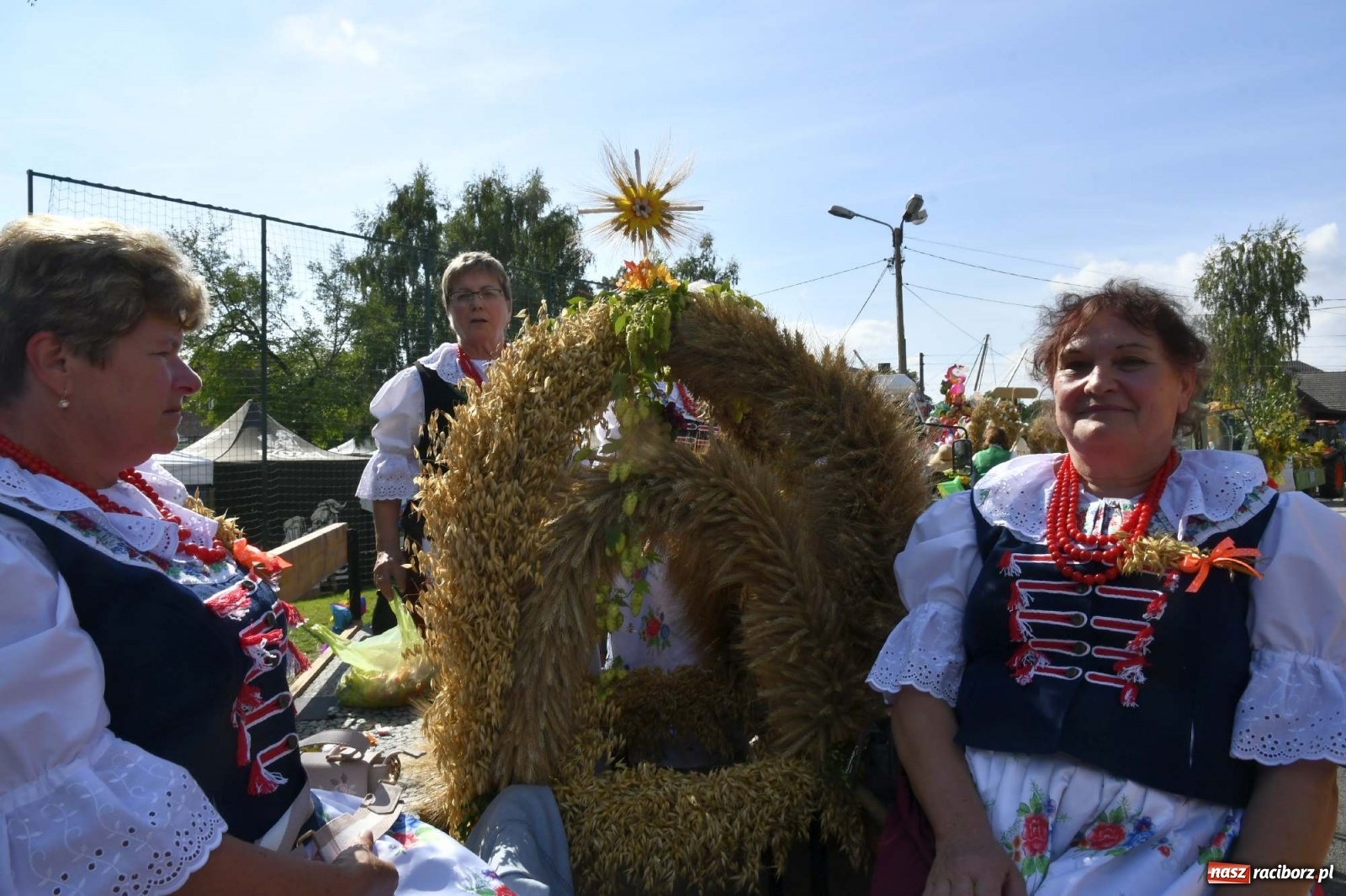 Zdjęcie w galerii na portalu naszraciborz.pl: Szaleństwo w Łańcach. Dożynki gminy Kornowac wiadomości z regionu