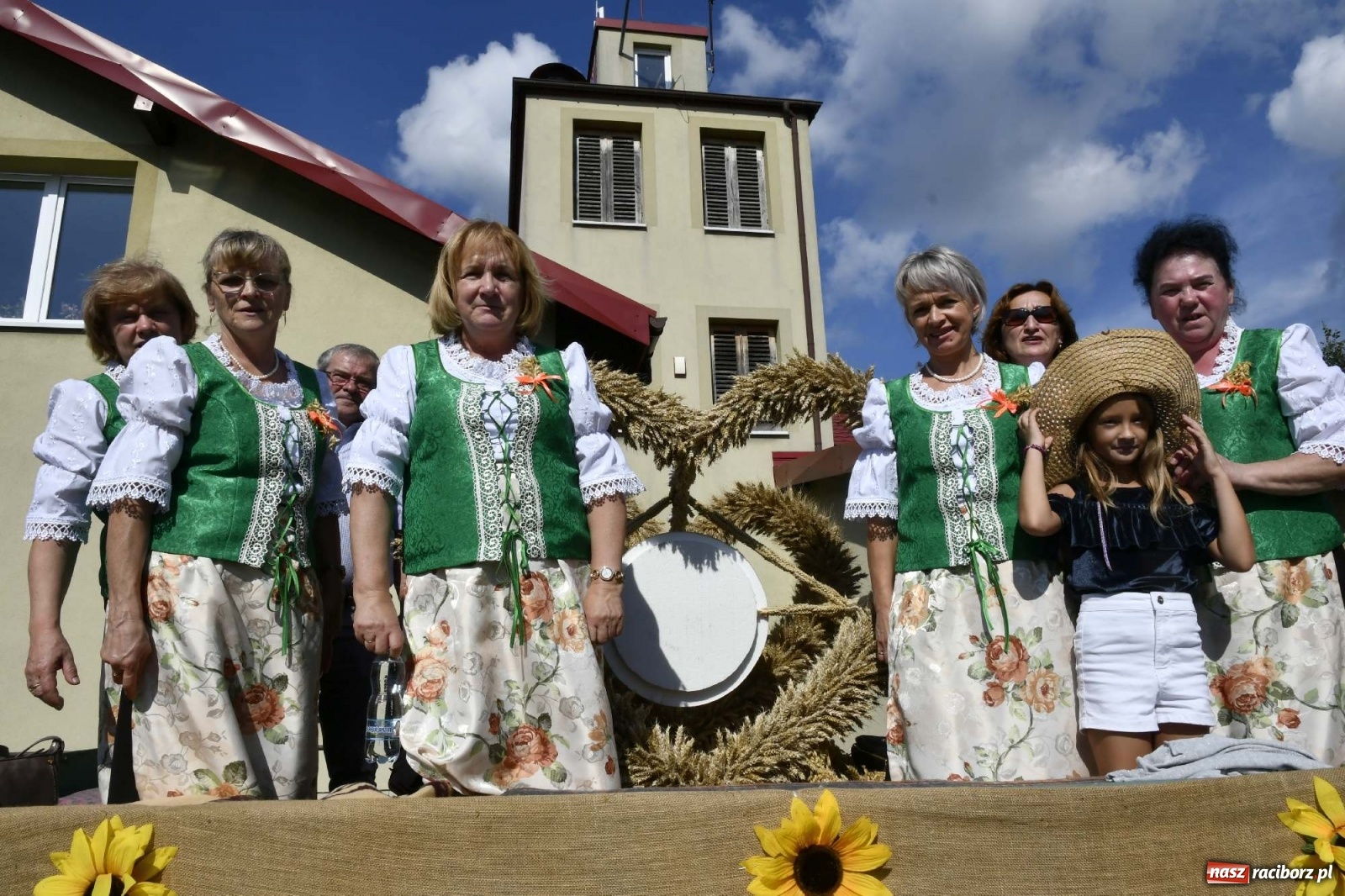 Zdjęcie w galerii na portalu naszraciborz.pl: Szaleństwo w Łańcach. Dożynki gminy Kornowac wiadomości z regionu