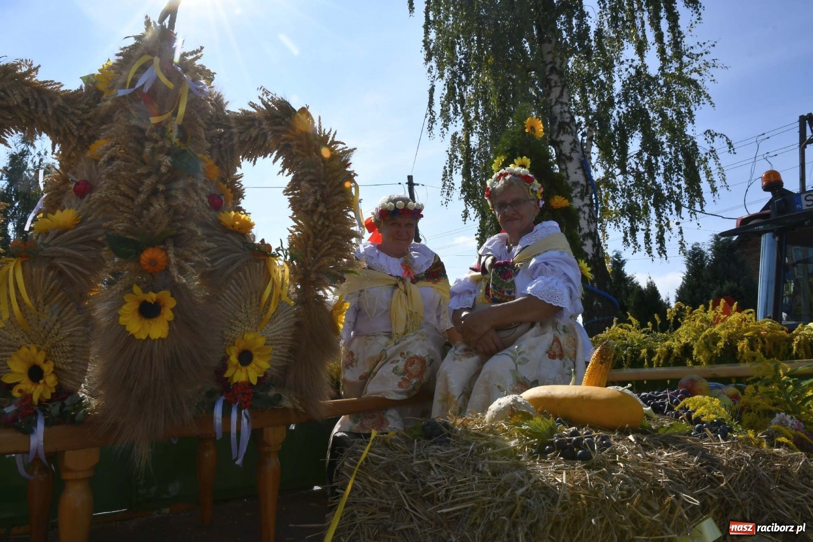 Zdjęcie w galerii na portalu naszraciborz.pl: Szaleństwo w Łańcach. Dożynki gminy Kornowac wiadomości z regionu