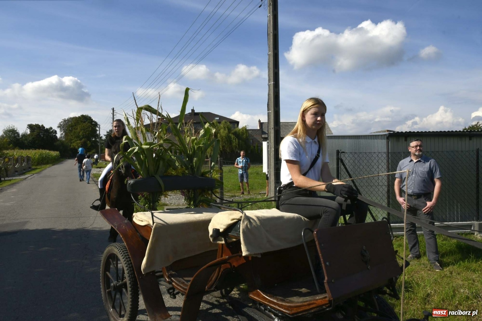 Zdjęcie w galerii na portalu naszraciborz.pl: Szaleństwo w Łańcach. Dożynki gminy Kornowac wiadomości z regionu