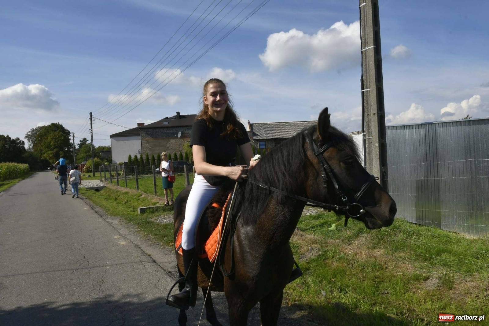 Zdjęcie w galerii na portalu naszraciborz.pl: Szaleństwo w Łańcach. Dożynki gminy Kornowac wiadomości z regionu