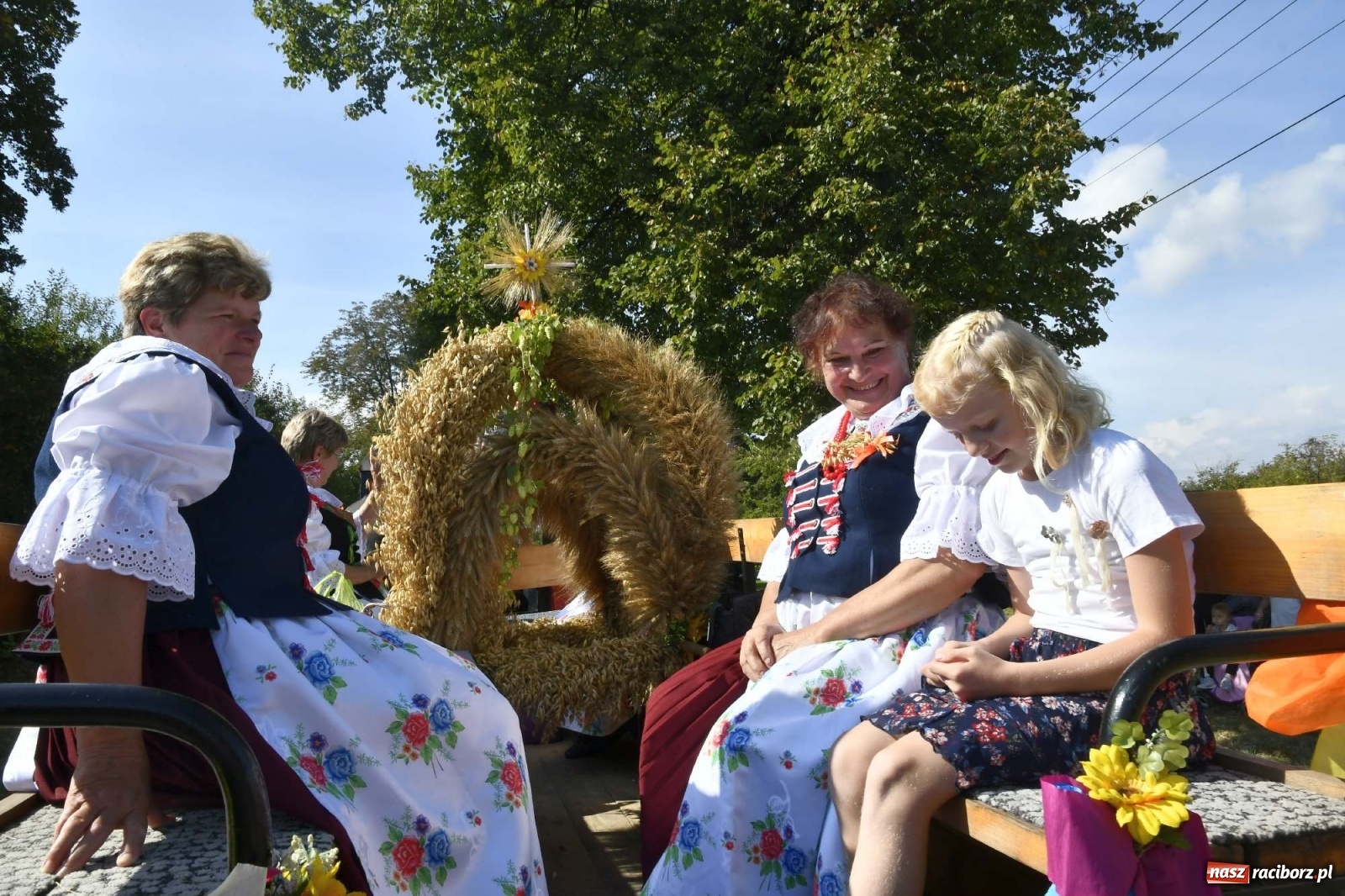 Zdjęcie w galerii na portalu naszraciborz.pl: Szaleństwo w Łańcach. Dożynki gminy Kornowac wiadomości z regionu