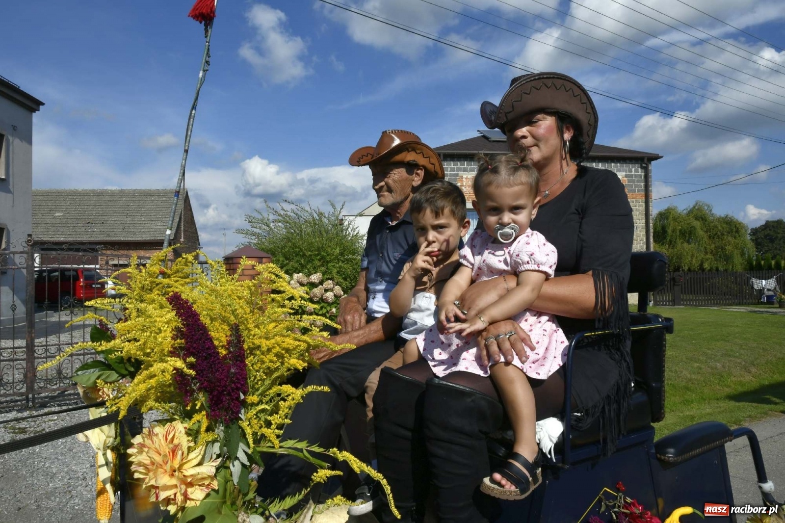 Zdjęcie w galerii na portalu naszraciborz.pl: Szaleństwo w Łańcach. Dożynki gminy Kornowac wiadomości z regionu