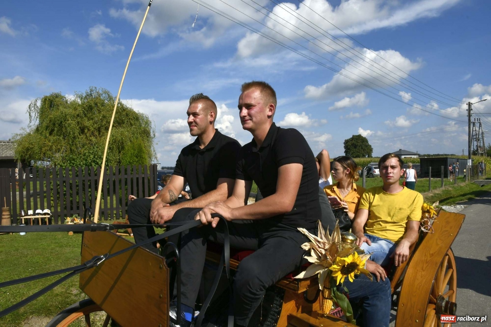 Zdjęcie w galerii na portalu naszraciborz.pl: Szaleństwo w Łańcach. Dożynki gminy Kornowac wiadomości z regionu