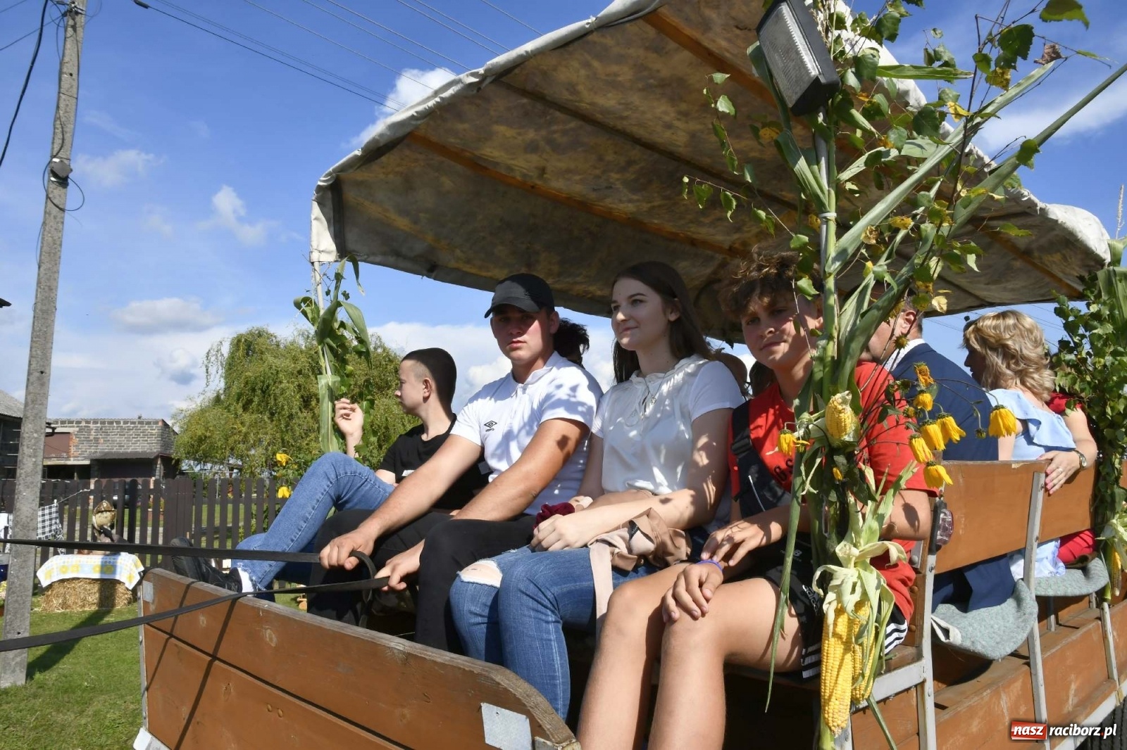 Zdjęcie w galerii na portalu naszraciborz.pl: Szaleństwo w Łańcach. Dożynki gminy Kornowac wiadomości z regionu