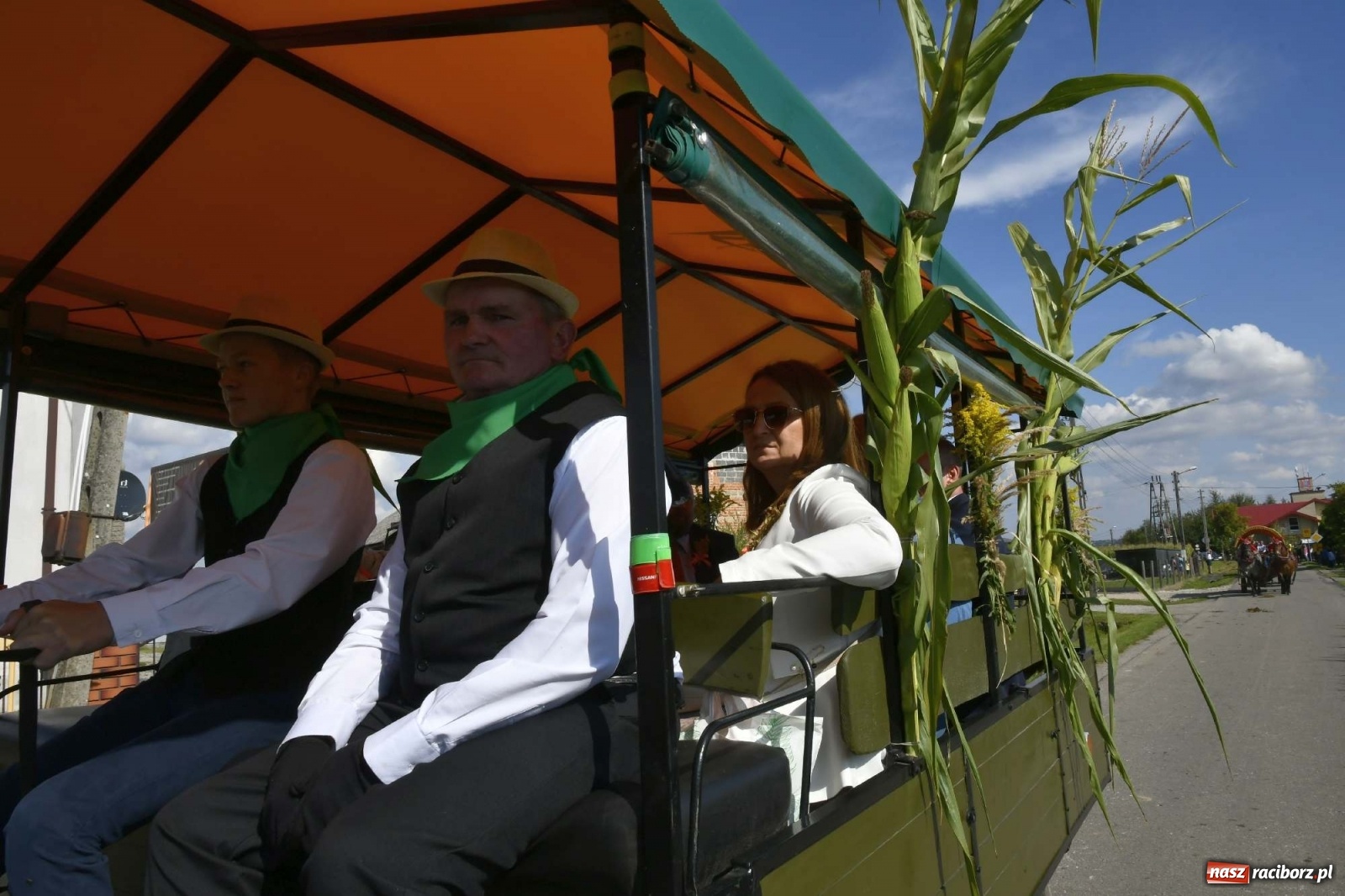 Zdjęcie w galerii na portalu naszraciborz.pl: Szaleństwo w Łańcach. Dożynki gminy Kornowac wiadomości z regionu