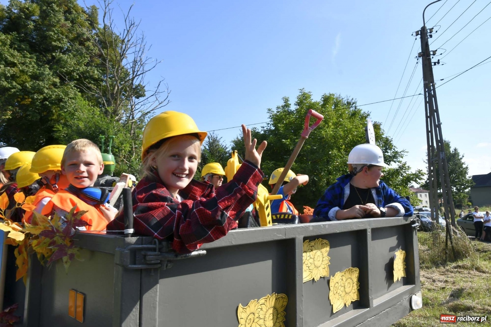 Zdjęcie w galerii na portalu naszraciborz.pl: Szaleństwo w Łańcach. Dożynki gminy Kornowac wiadomości z regionu