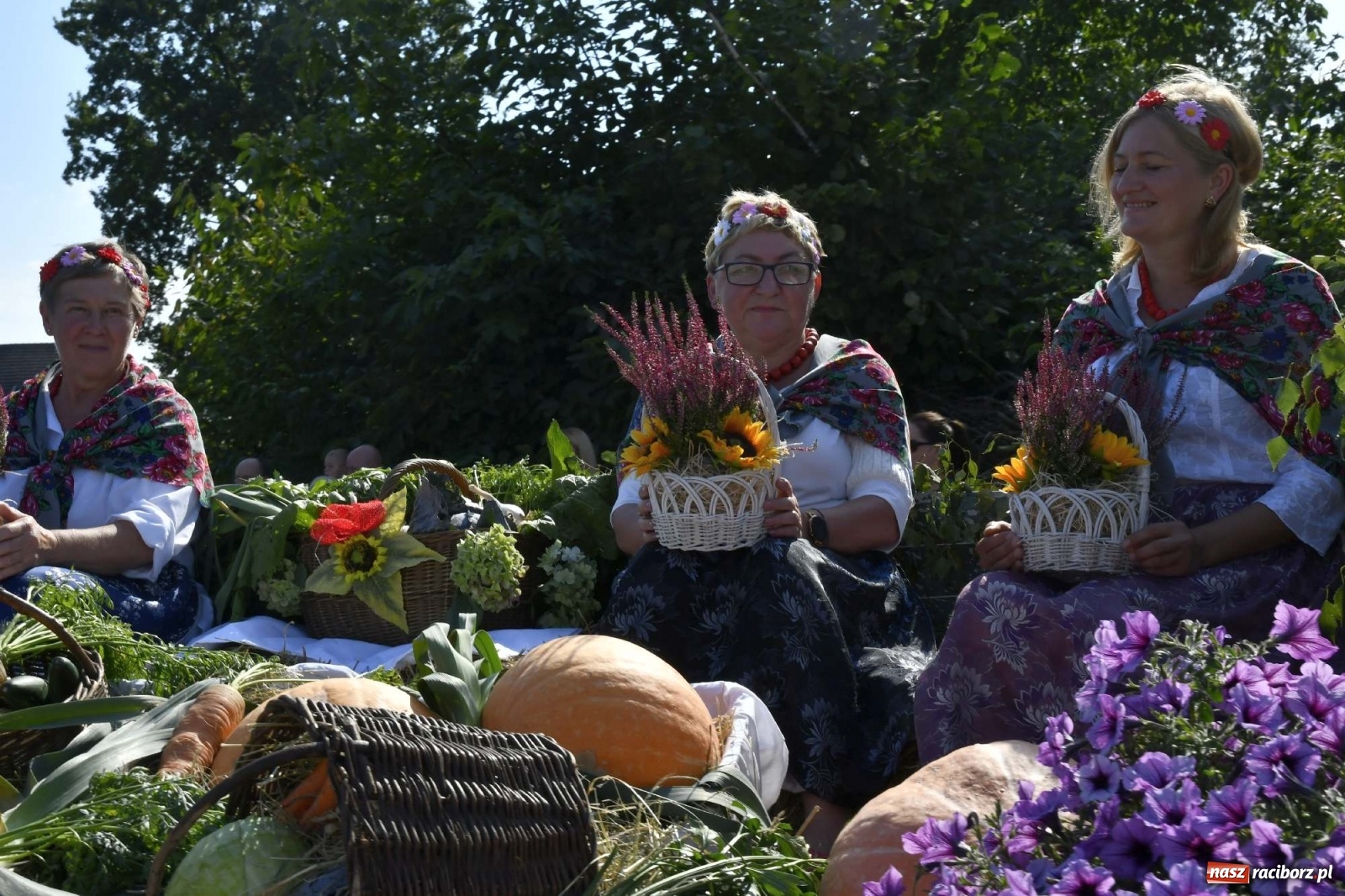 Zdjęcie w galerii na portalu naszraciborz.pl: Szaleństwo w Łańcach. Dożynki gminy Kornowac wiadomości z regionu