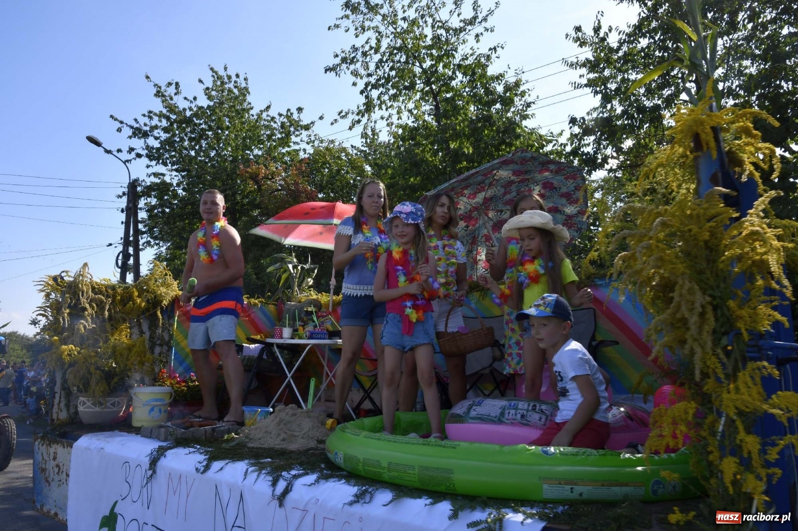 Zdjęcie w galerii na portalu naszraciborz.pl: Szaleństwo w Łańcach. Dożynki gminy Kornowac wiadomości z regionu
