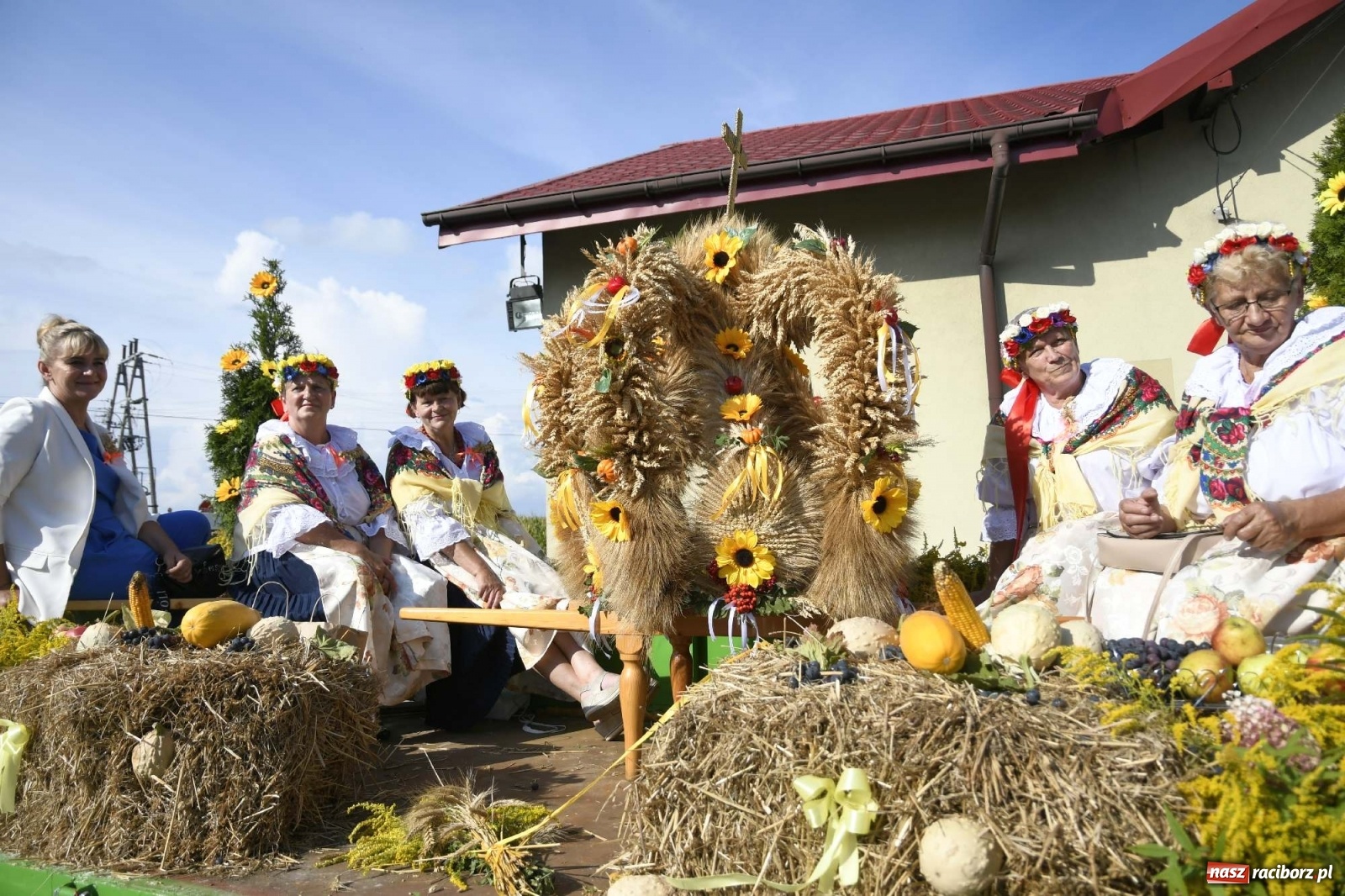 Zdjęcie w galerii na portalu naszraciborz.pl: Szaleństwo w Łańcach. Dożynki gminy Kornowac wiadomości z regionu