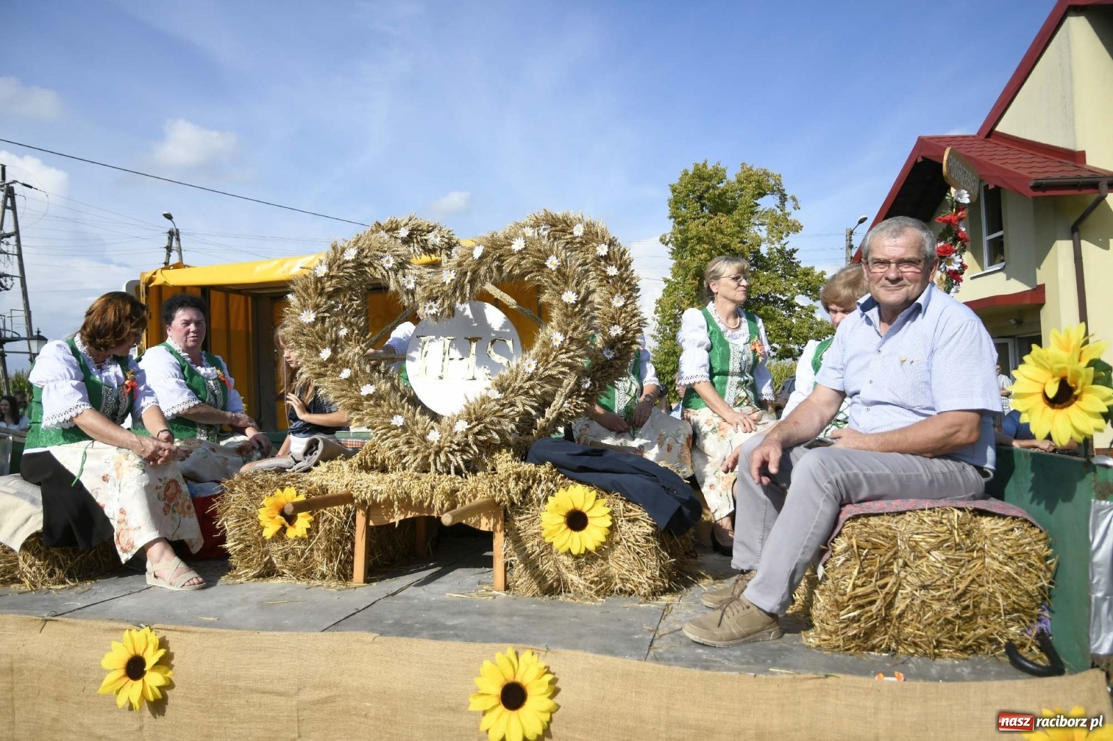 Zdjęcie w galerii na portalu naszraciborz.pl: Szaleństwo w Łańcach. Dożynki gminy Kornowac wiadomości z regionu