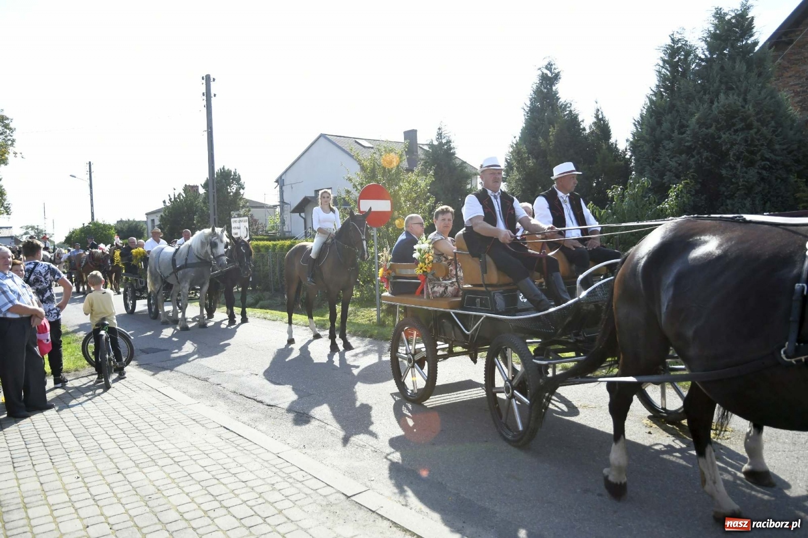 Zdjęcie w galerii na portalu naszraciborz.pl: Szaleństwo w Łańcach. Dożynki gminy Kornowac wiadomości z regionu