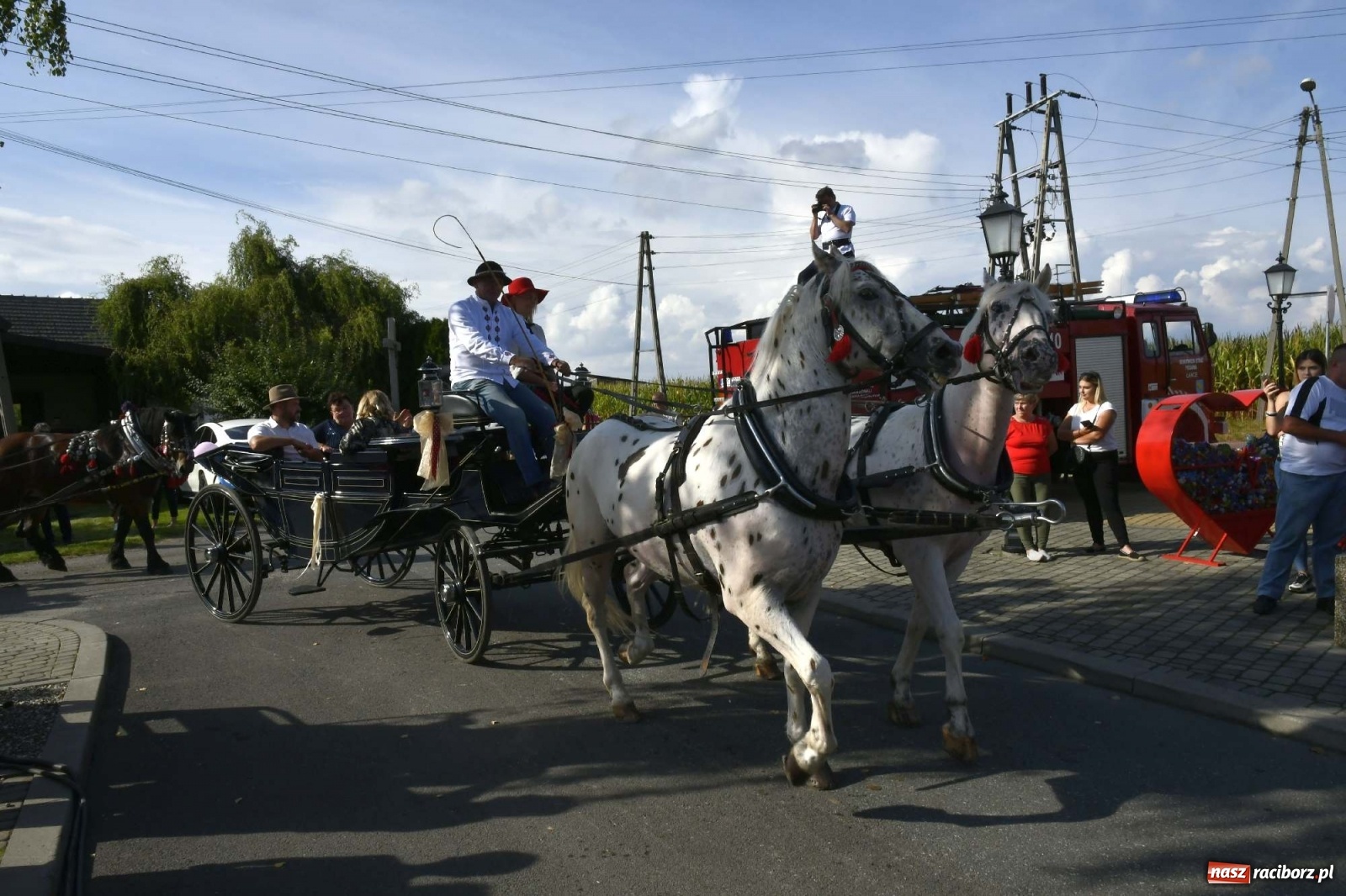 Zdjęcie w galerii na portalu naszraciborz.pl: Szaleństwo w Łańcach. Dożynki gminy Kornowac wiadomości z regionu