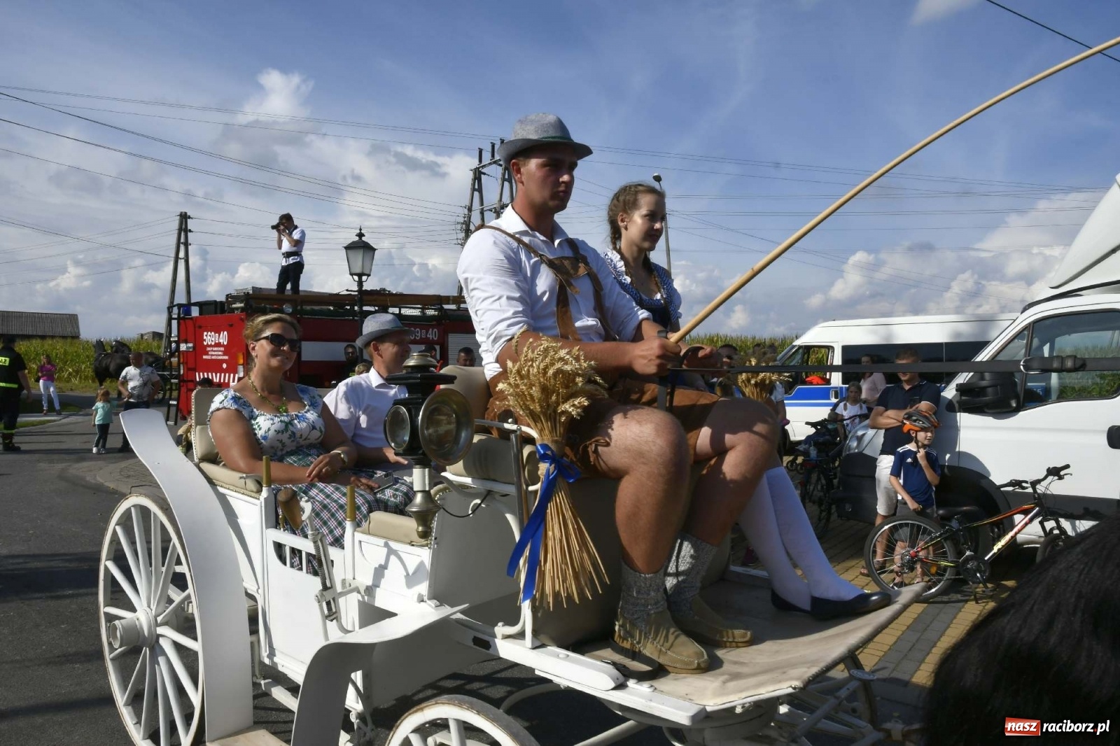 Zdjęcie w galerii na portalu naszraciborz.pl: Szaleństwo w Łańcach. Dożynki gminy Kornowac wiadomości z regionu
