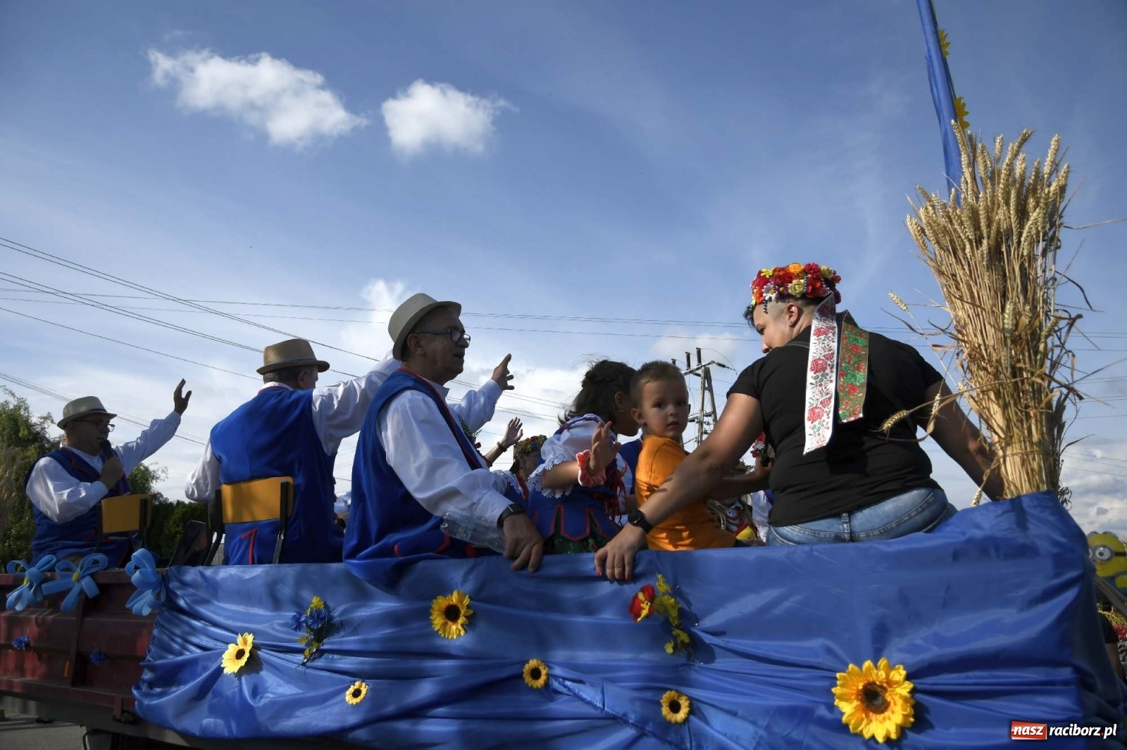 Zdjęcie w galerii na portalu naszraciborz.pl: Szaleństwo w Łańcach. Dożynki gminy Kornowac wiadomości z regionu