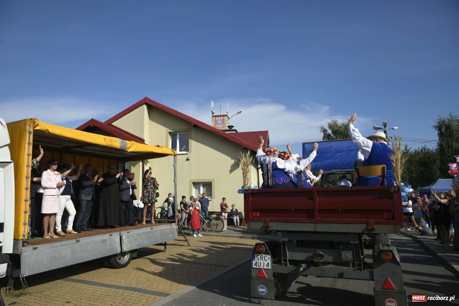 Zdjęcie w galerii na portalu naszraciborz.pl: Szaleństwo w Łańcach. Dożynki gminy Kornowac wiadomości z regionu