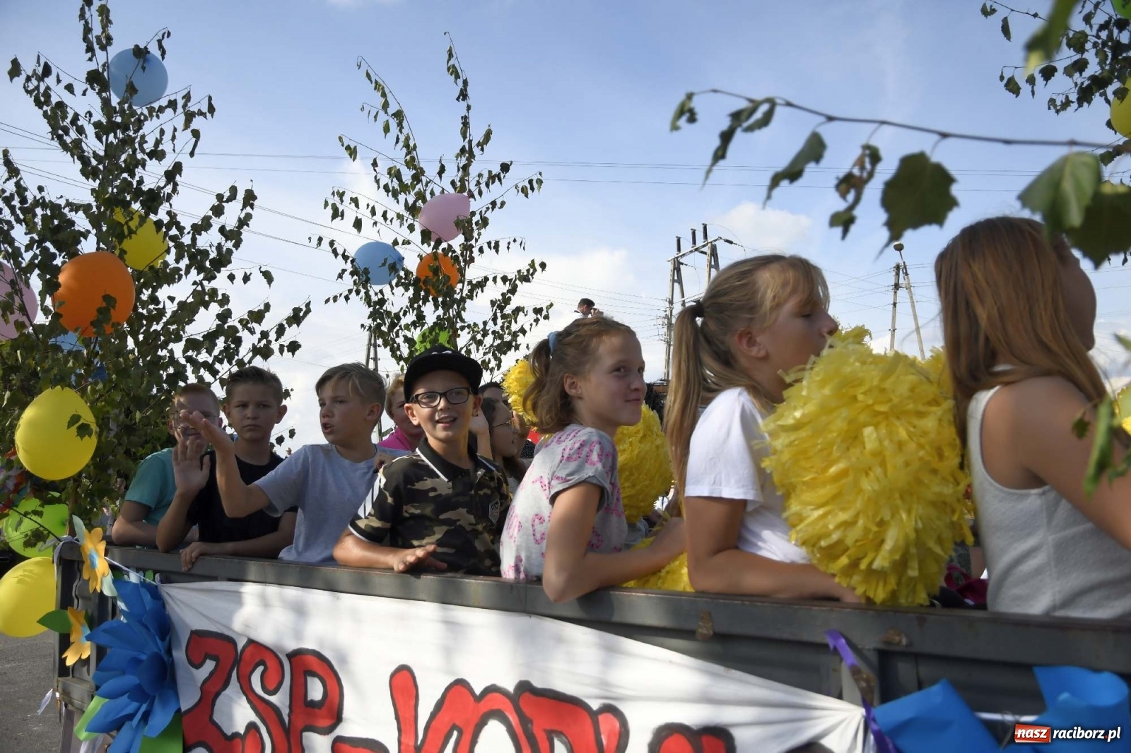 Zdjęcie w galerii na portalu naszraciborz.pl: Szaleństwo w Łańcach. Dożynki gminy Kornowac wiadomości z regionu