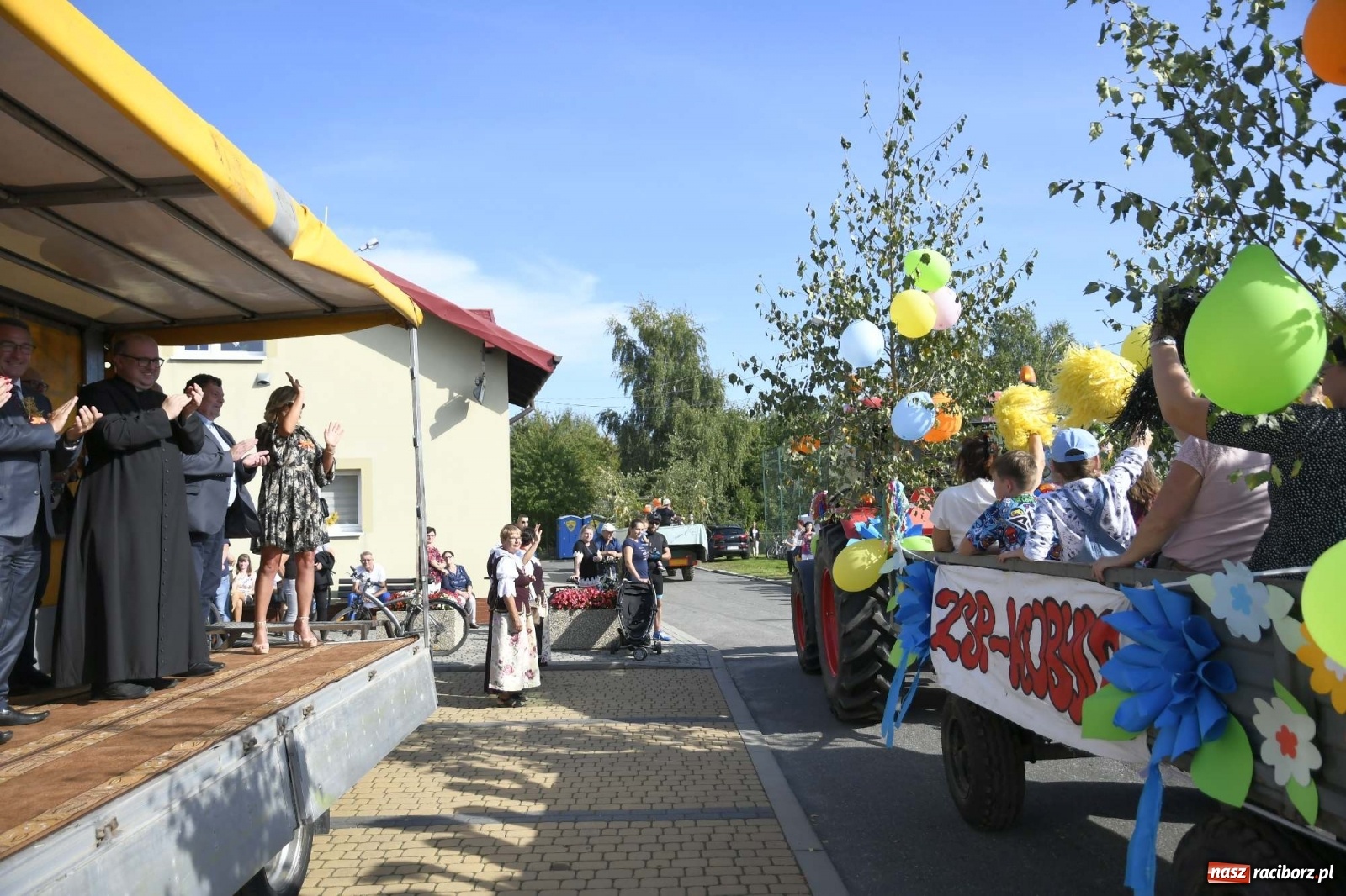 Zdjęcie w galerii na portalu naszraciborz.pl: Szaleństwo w Łańcach. Dożynki gminy Kornowac wiadomości z regionu