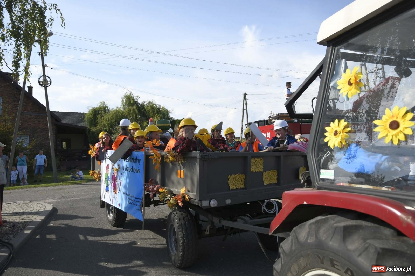 Zdjęcie w galerii na portalu naszraciborz.pl: Szaleństwo w Łańcach. Dożynki gminy Kornowac wiadomości z regionu