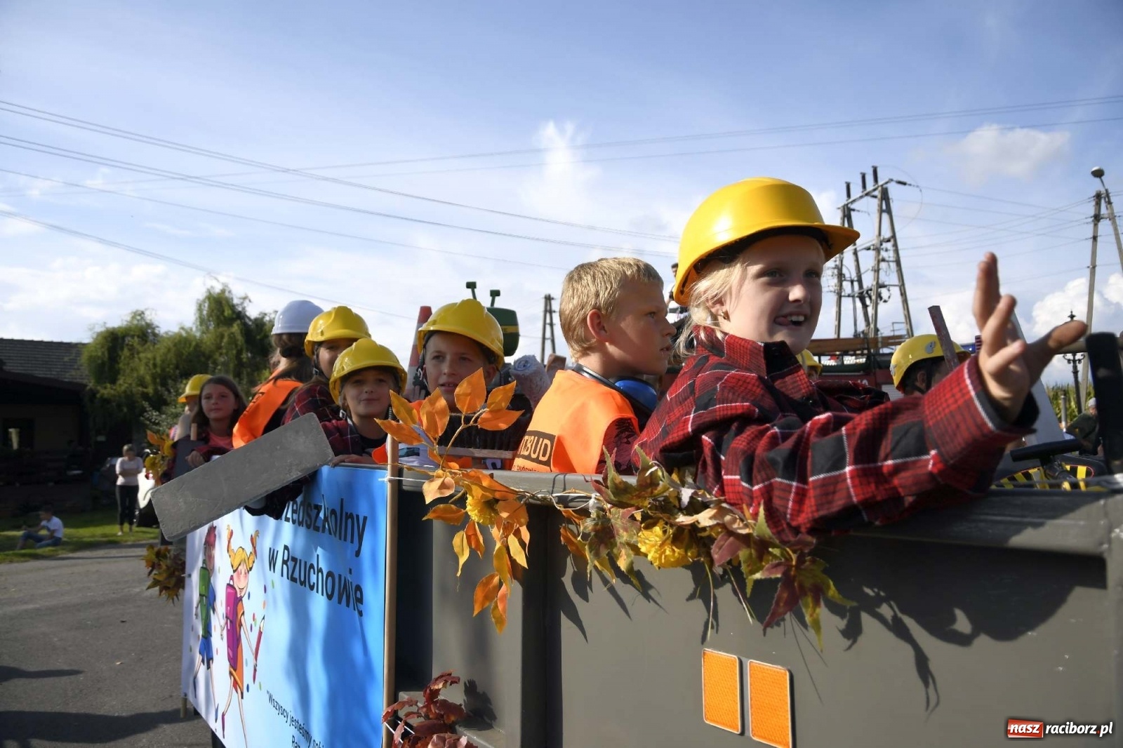 Zdjęcie w galerii na portalu naszraciborz.pl: Szaleństwo w Łańcach. Dożynki gminy Kornowac wiadomości z regionu