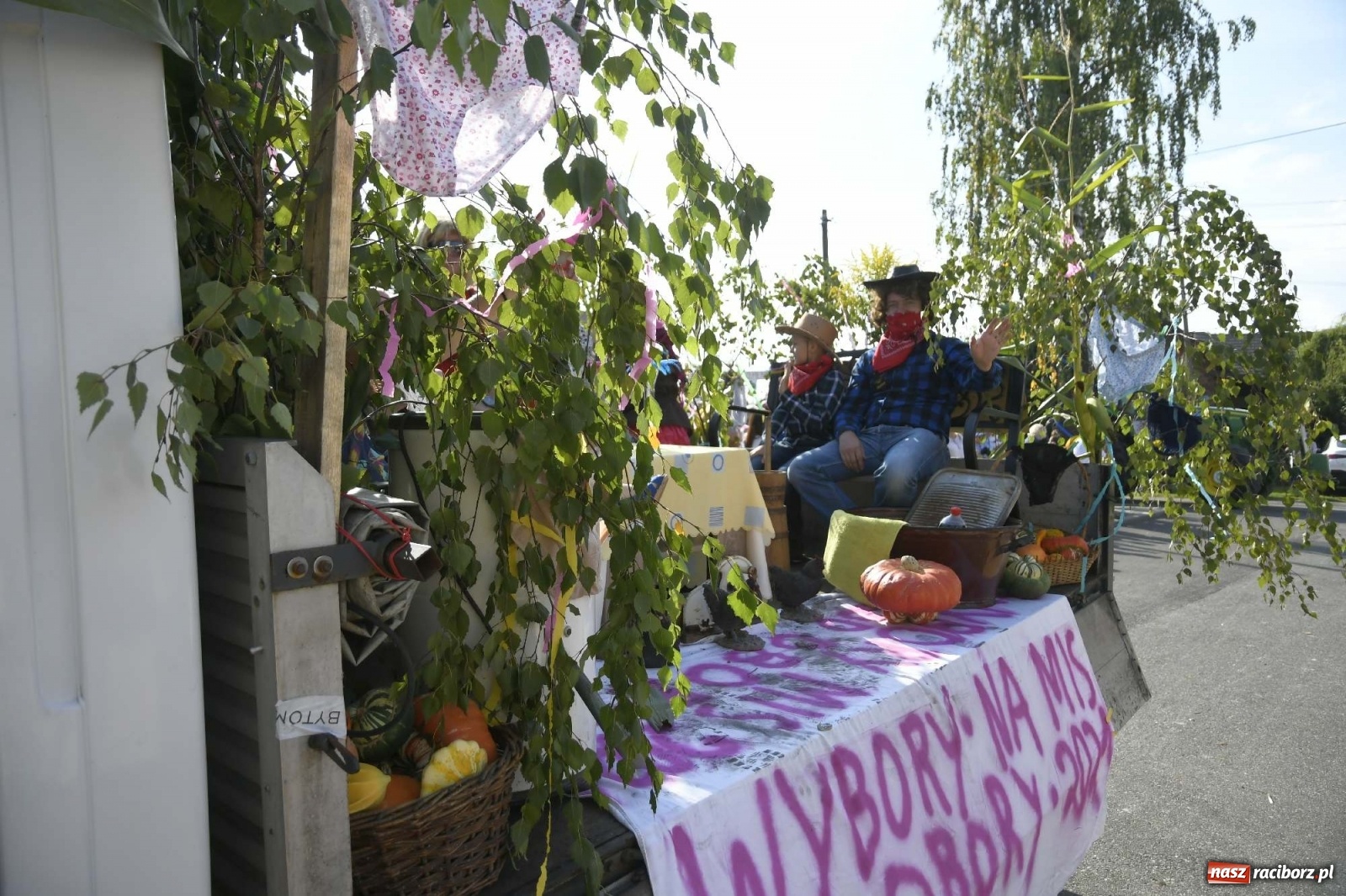 Zdjęcie w galerii na portalu naszraciborz.pl: Szaleństwo w Łańcach. Dożynki gminy Kornowac wiadomości z regionu