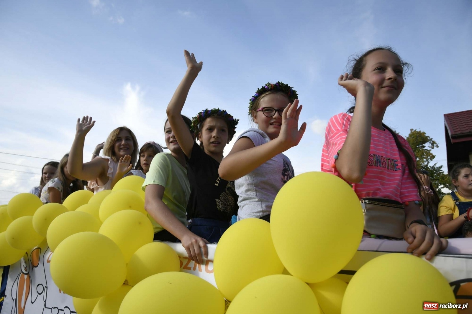 Zdjęcie w galerii na portalu naszraciborz.pl: Szaleństwo w Łańcach. Dożynki gminy Kornowac wiadomości z regionu