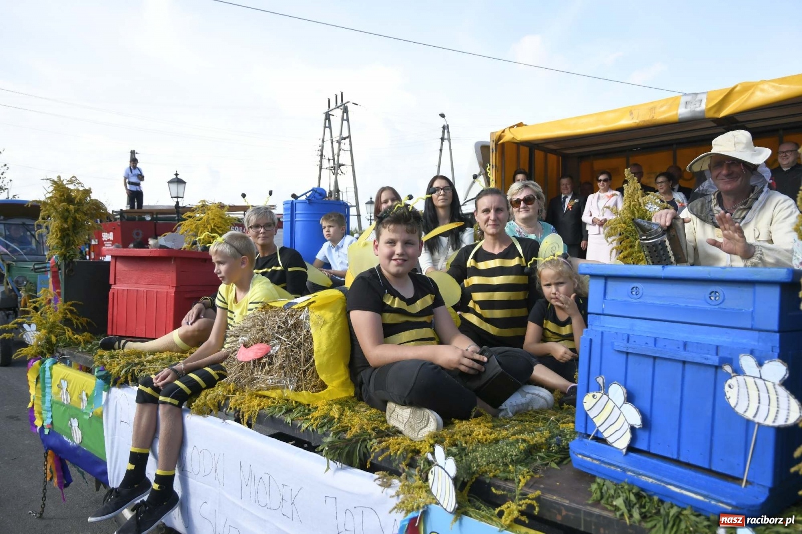 Zdjęcie w galerii na portalu naszraciborz.pl: Szaleństwo w Łańcach. Dożynki gminy Kornowac wiadomości z regionu