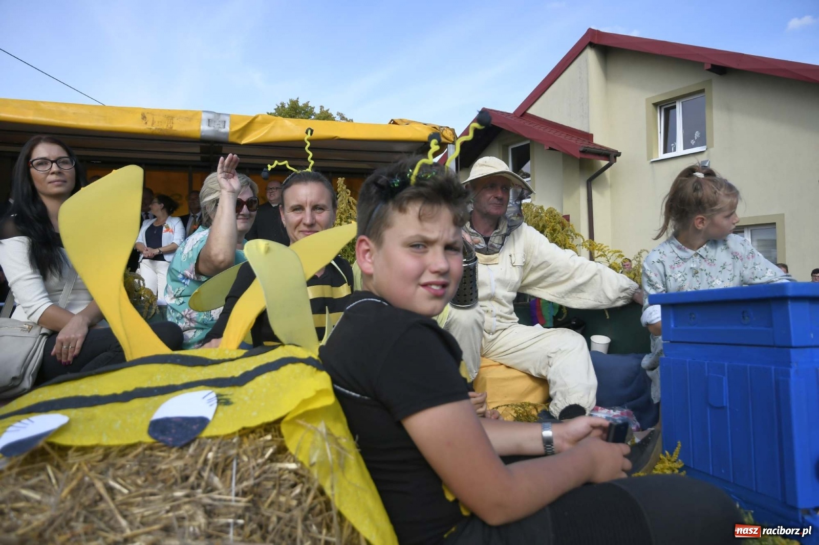 Zdjęcie w galerii na portalu naszraciborz.pl: Szaleństwo w Łańcach. Dożynki gminy Kornowac wiadomości z regionu