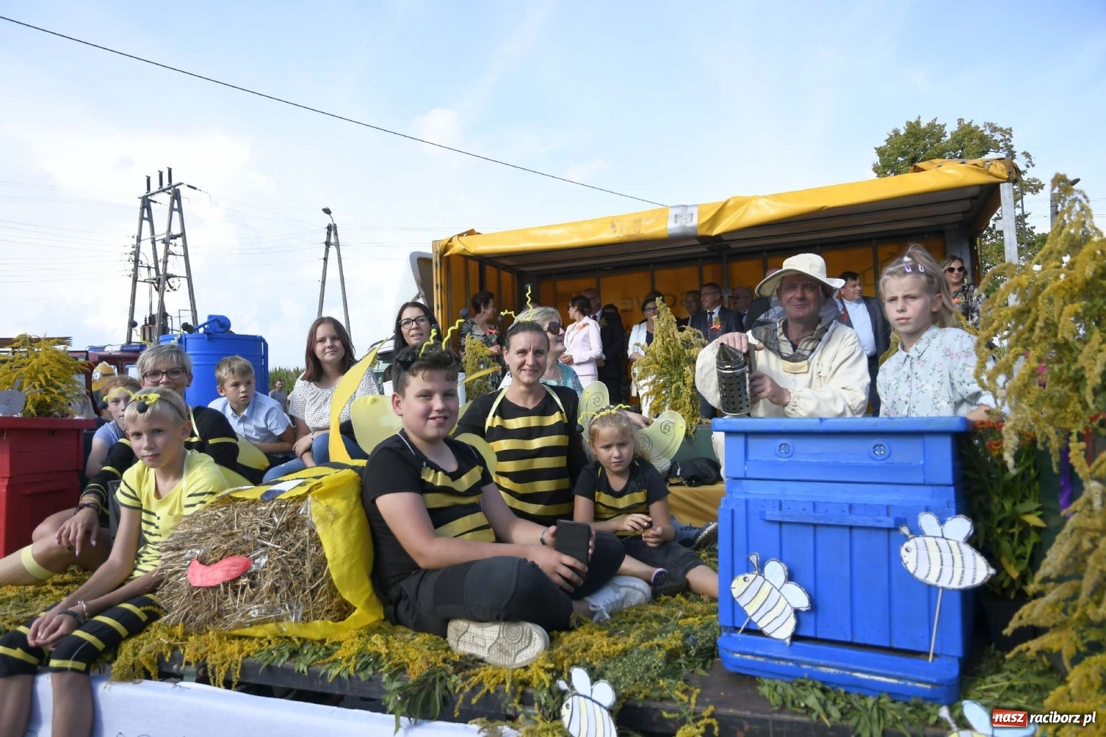 Zdjęcie w galerii na portalu naszraciborz.pl: Szaleństwo w Łańcach. Dożynki gminy Kornowac wiadomości z regionu