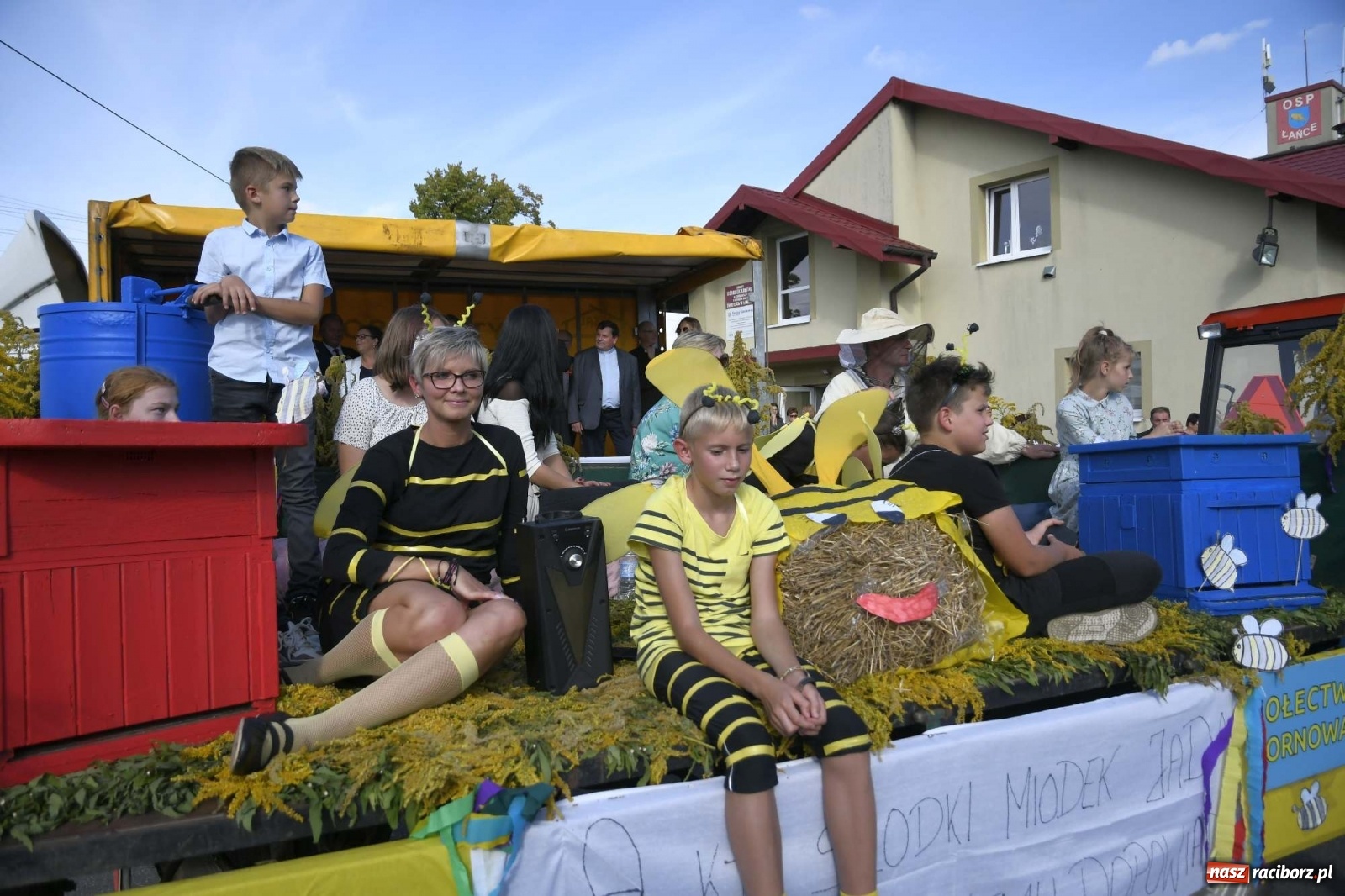 Zdjęcie w galerii na portalu naszraciborz.pl: Szaleństwo w Łańcach. Dożynki gminy Kornowac wiadomości z regionu