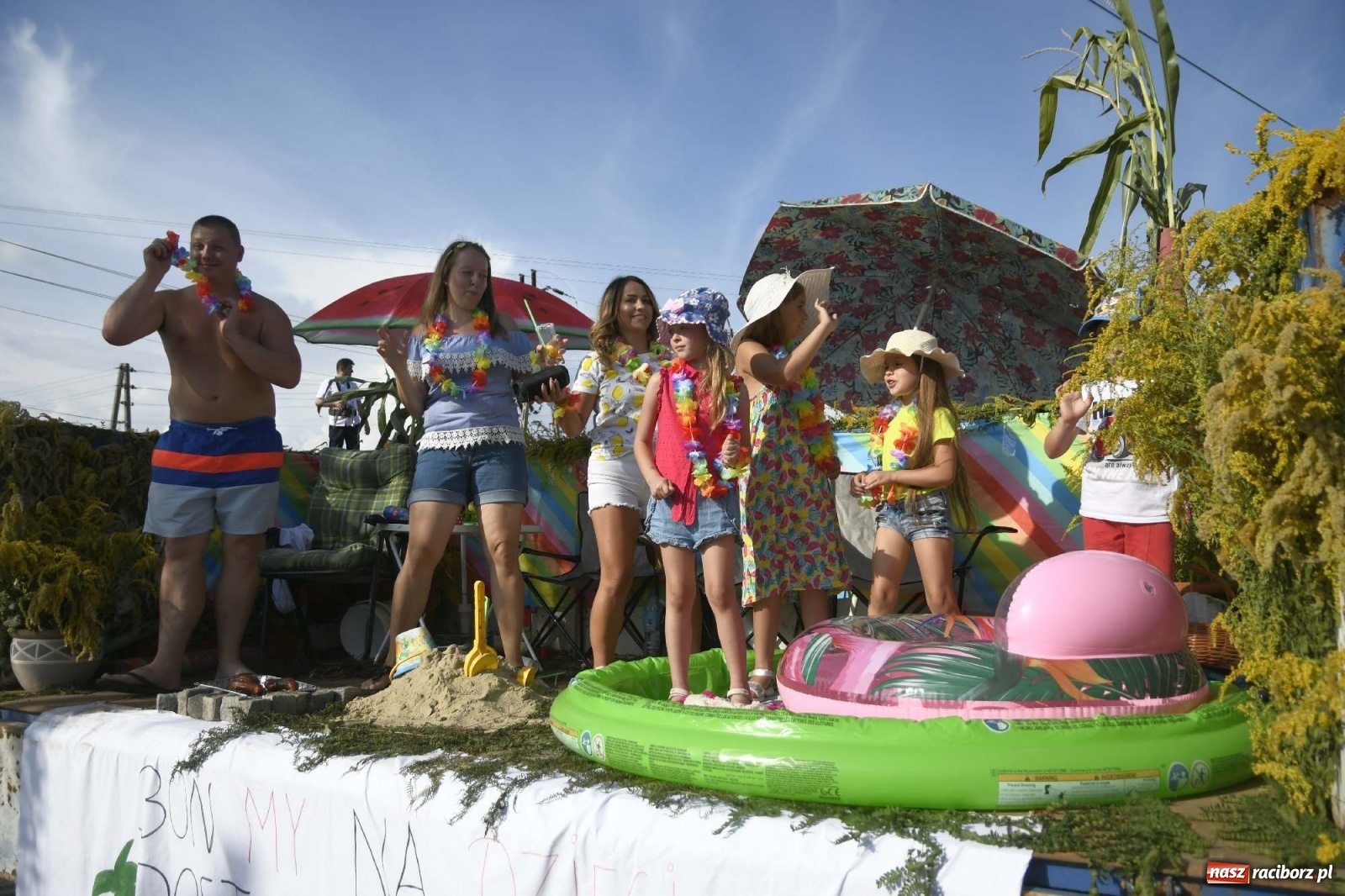 Zdjęcie w galerii na portalu naszraciborz.pl: Szaleństwo w Łańcach. Dożynki gminy Kornowac wiadomości z regionu
