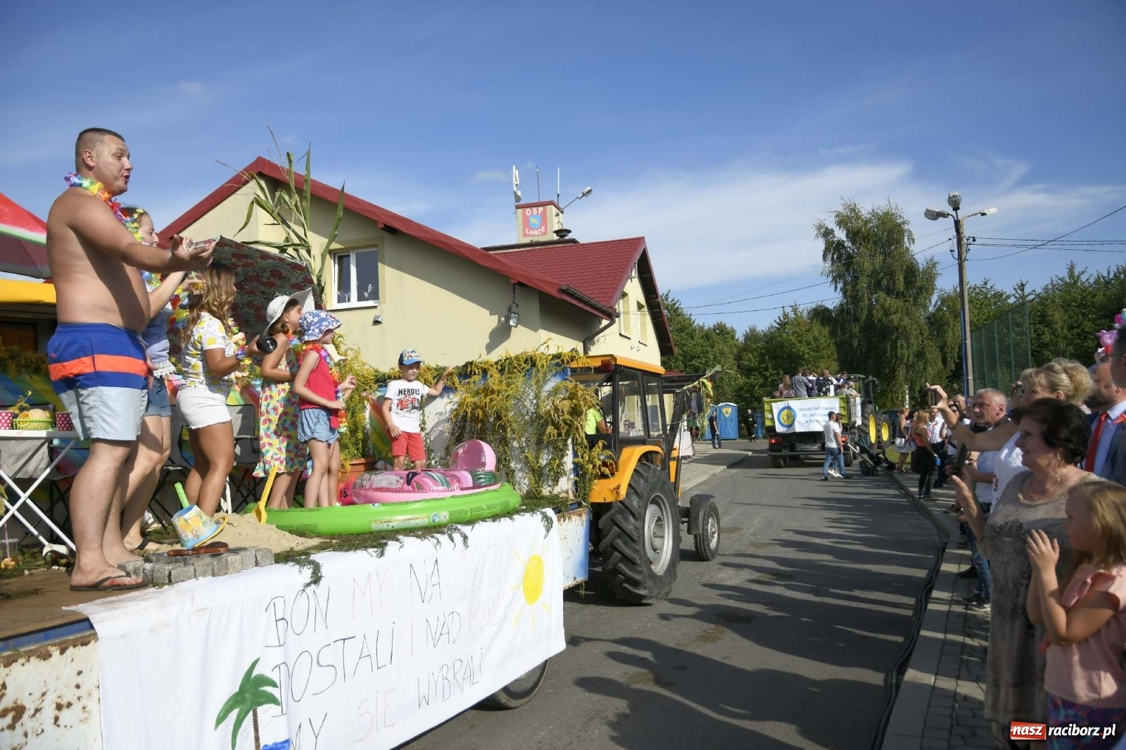 Zdjęcie w galerii na portalu naszraciborz.pl: Szaleństwo w Łańcach. Dożynki gminy Kornowac wiadomości z regionu
