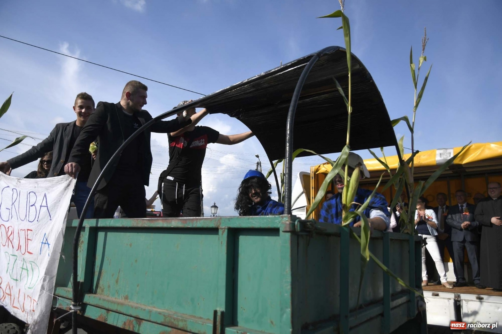 Zdjęcie w galerii na portalu naszraciborz.pl: Szaleństwo w Łańcach. Dożynki gminy Kornowac wiadomości z regionu