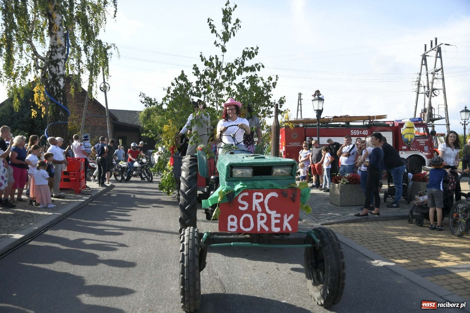 Zdjęcie w galerii na portalu naszraciborz.pl: Szaleństwo w Łańcach. Dożynki gminy Kornowac wiadomości z regionu
