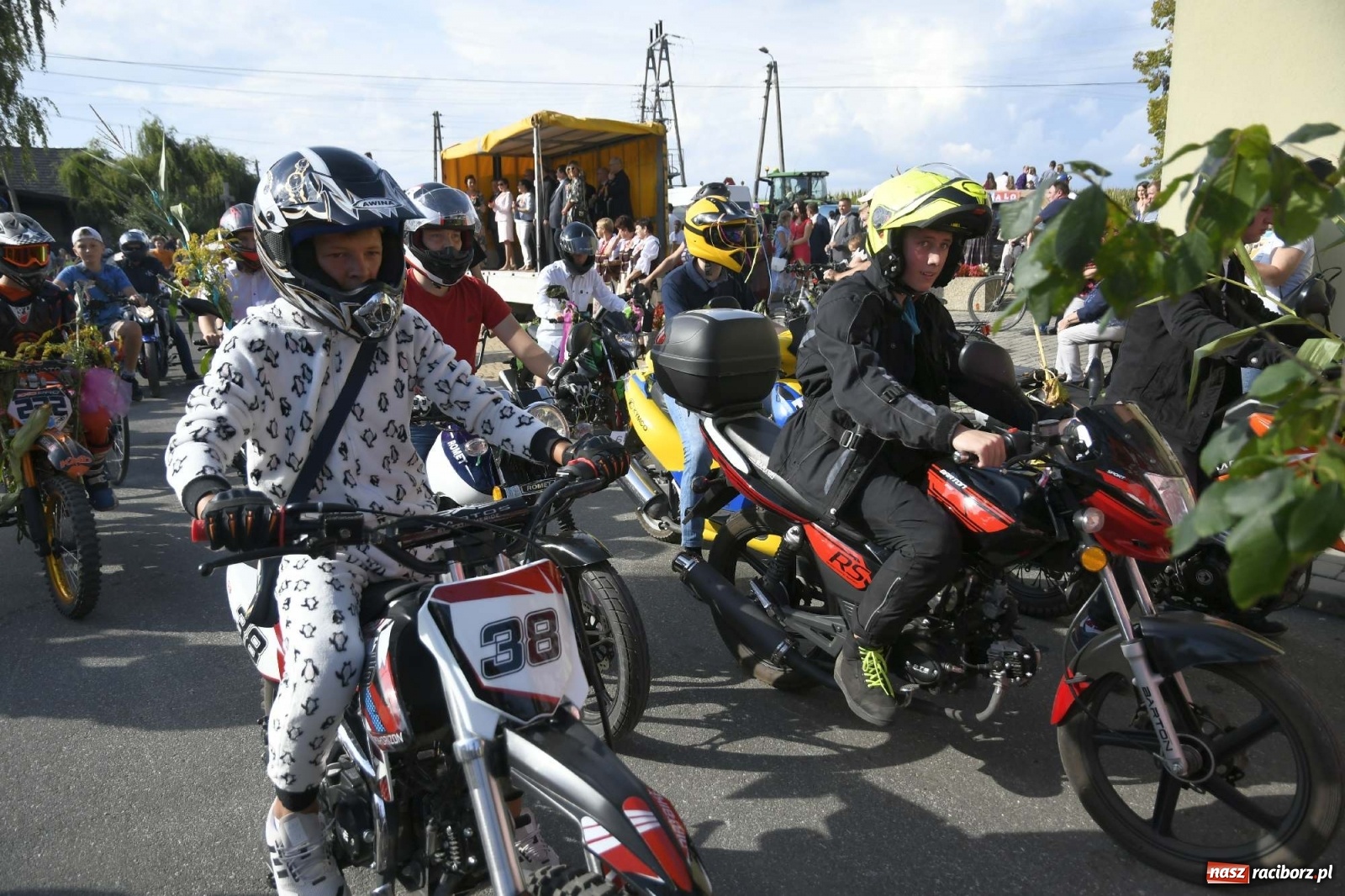 Zdjęcie w galerii na portalu naszraciborz.pl: Szaleństwo w Łańcach. Dożynki gminy Kornowac wiadomości z regionu