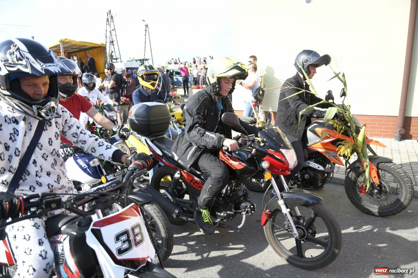 Zdjęcie w galerii na portalu naszraciborz.pl: Szaleństwo w Łańcach. Dożynki gminy Kornowac wiadomości z regionu