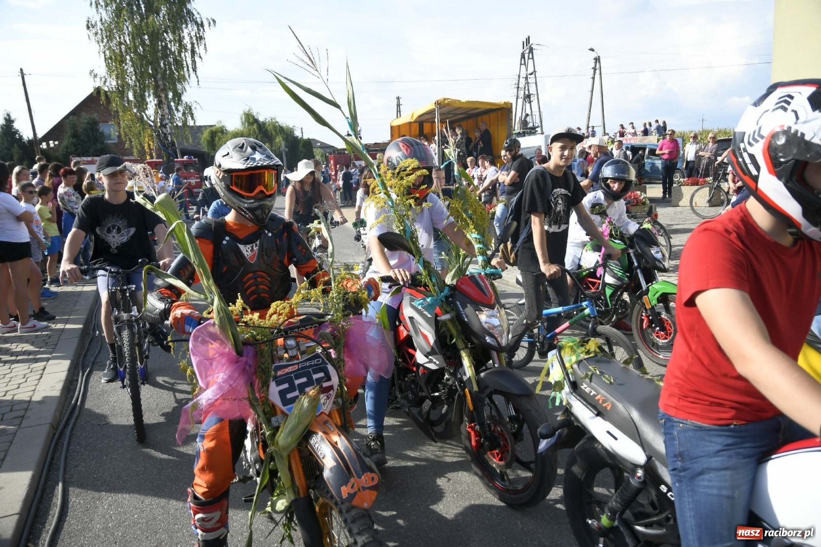 Zdjęcie w galerii na portalu naszraciborz.pl: Szaleństwo w Łańcach. Dożynki gminy Kornowac wiadomości z regionu