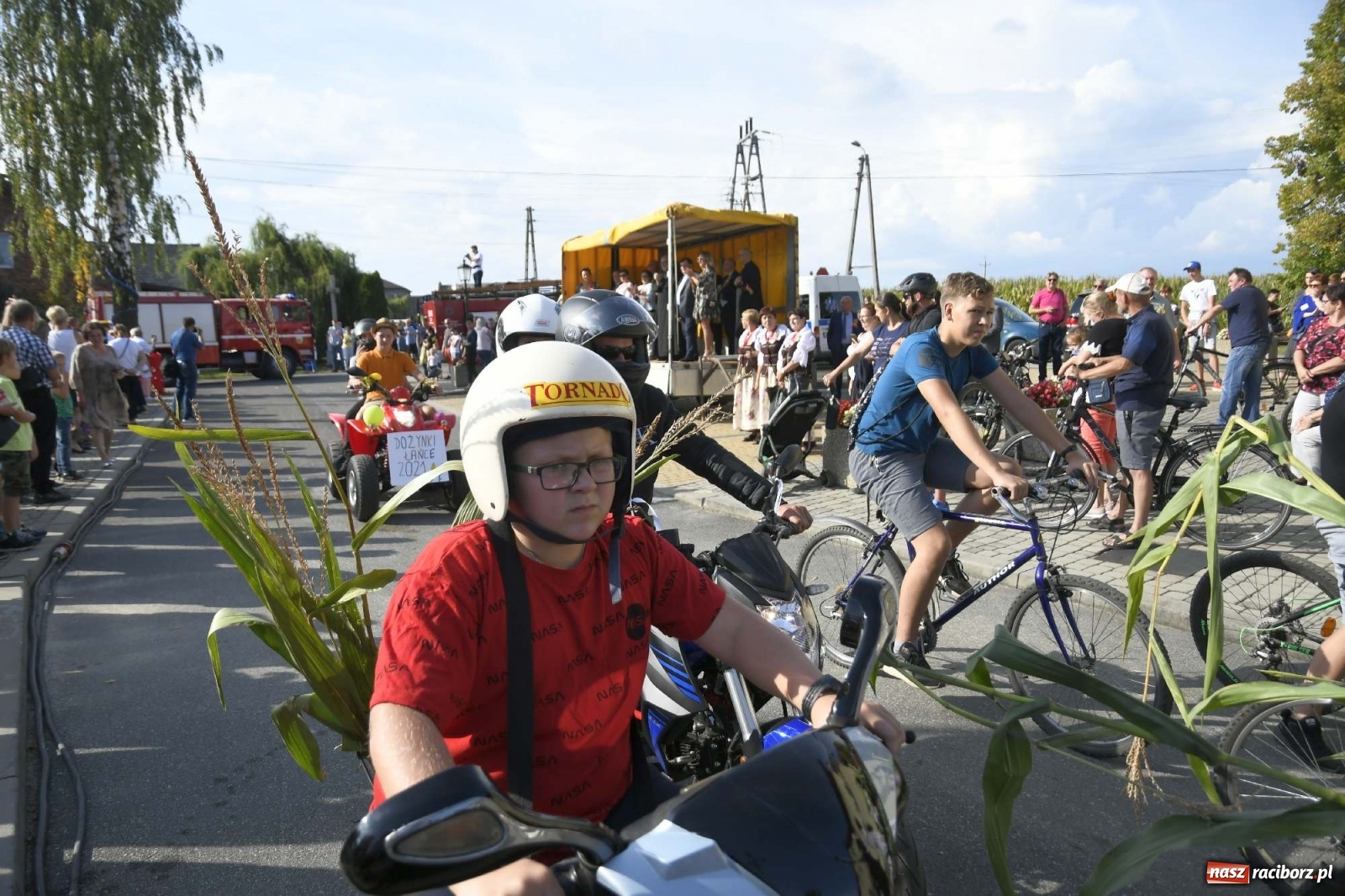 Zdjęcie w galerii na portalu naszraciborz.pl: Szaleństwo w Łańcach. Dożynki gminy Kornowac wiadomości z regionu