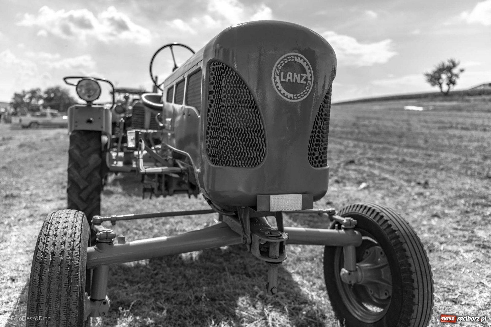 Zdjęcie w galerii na portalu naszraciborz.pl: Parada zabytkowych ciągników i maszyn rolniczych [FOTO i WIDEO] wiadomości z regionu