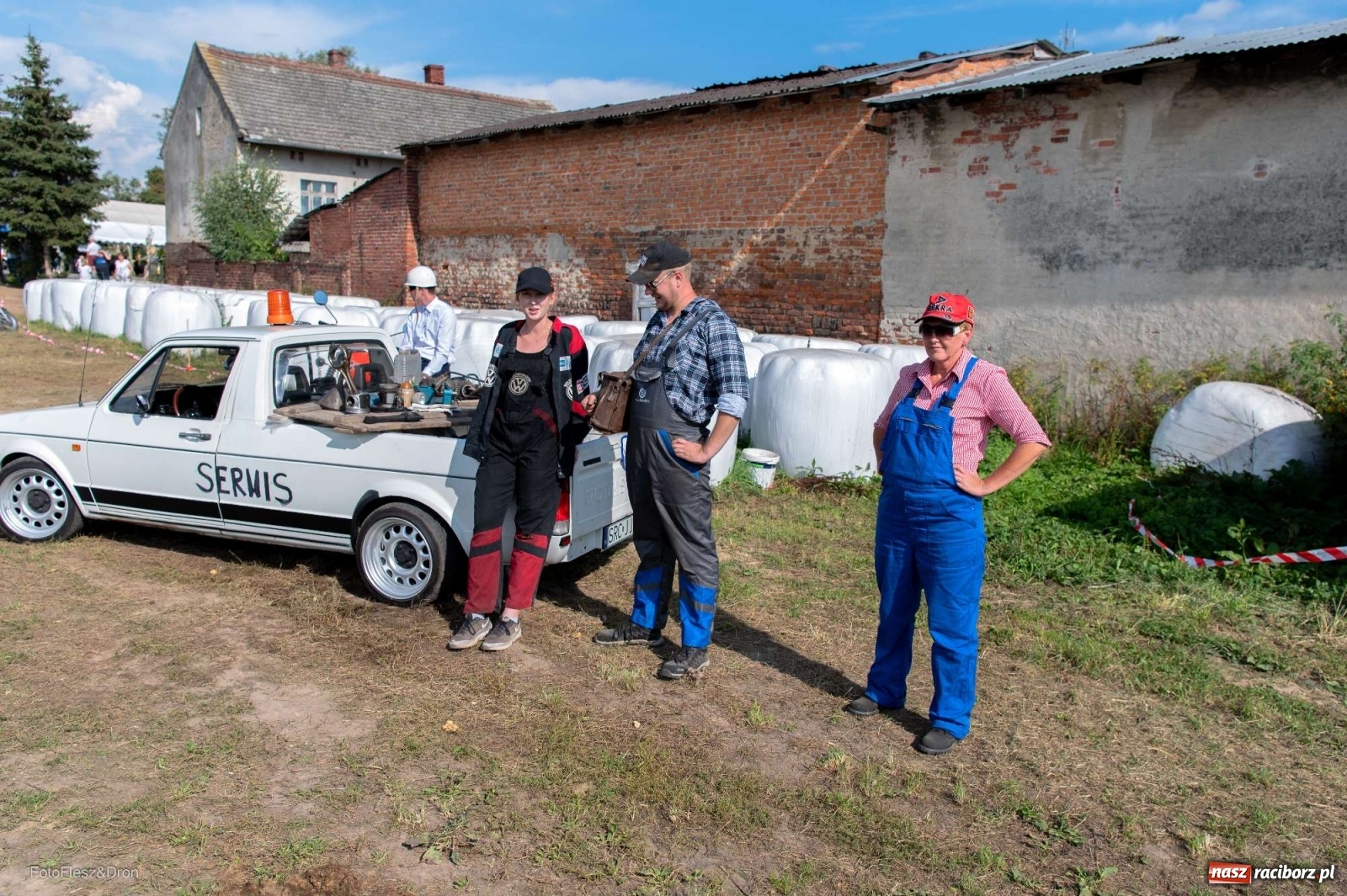 Zdjęcie w galerii na portalu naszraciborz.pl: Parada zabytkowych ciągników i maszyn rolniczych [FOTO i WIDEO] wiadomości z regionu