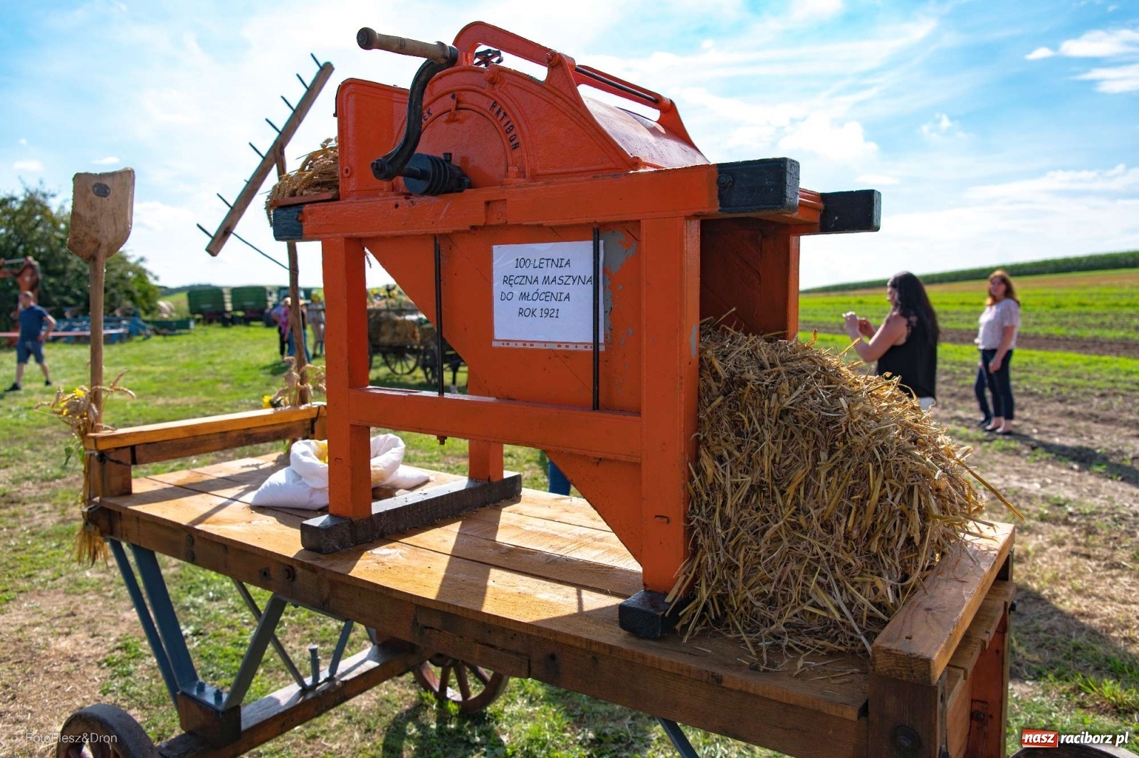 Zdjęcie w galerii na portalu naszraciborz.pl: Parada zabytkowych ciągników i maszyn rolniczych [FOTO i WIDEO] wiadomości z regionu