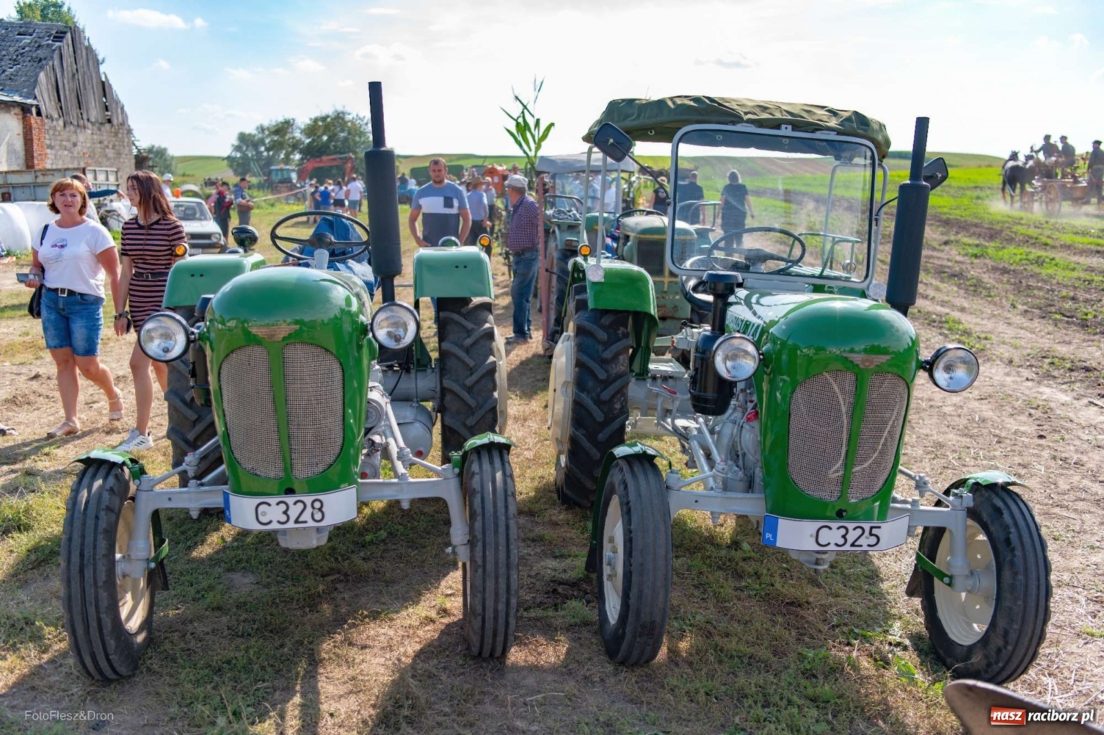 Zdjęcie w galerii na portalu naszraciborz.pl: Parada zabytkowych ciągników i maszyn rolniczych [FOTO i WIDEO] wiadomości z regionu