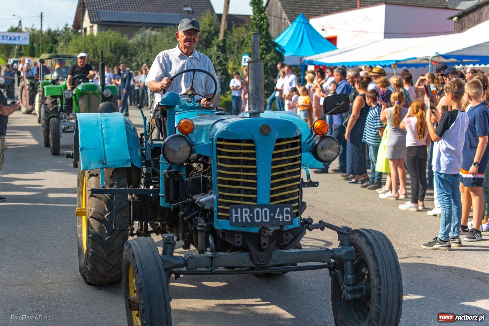 Zdjęcie w galerii na portalu naszraciborz.pl: Parada zabytkowych ciągników i maszyn rolniczych [FOTO i WIDEO] wiadomości z regionu
