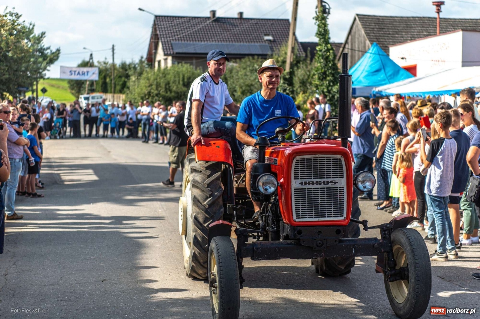 Zdjęcie w galerii na portalu naszraciborz.pl: Parada zabytkowych ciągników i maszyn rolniczych [FOTO i WIDEO] wiadomości z regionu