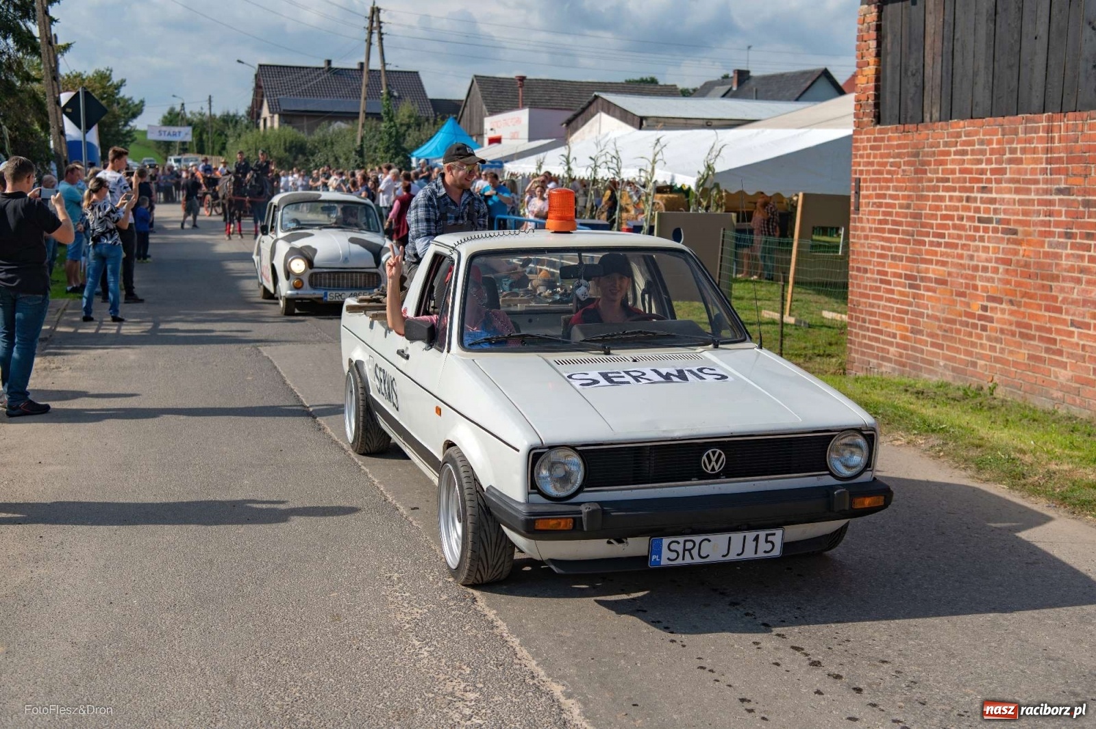 Zdjęcie w galerii na portalu naszraciborz.pl: Parada zabytkowych ciągników i maszyn rolniczych [FOTO i WIDEO] wiadomości z regionu