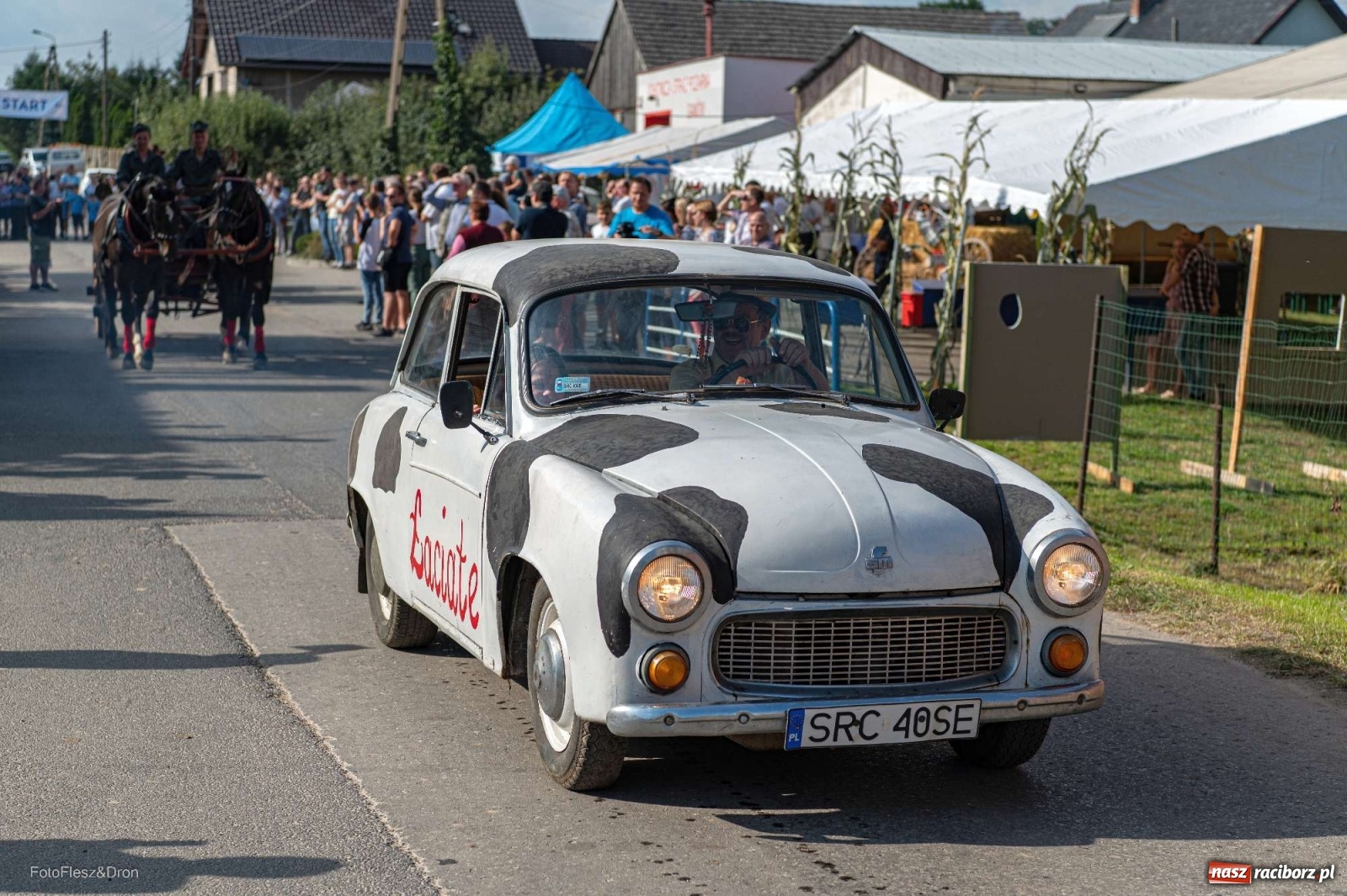 Zdjęcie w galerii na portalu naszraciborz.pl: Parada zabytkowych ciągników i maszyn rolniczych [FOTO i WIDEO] wiadomości z regionu