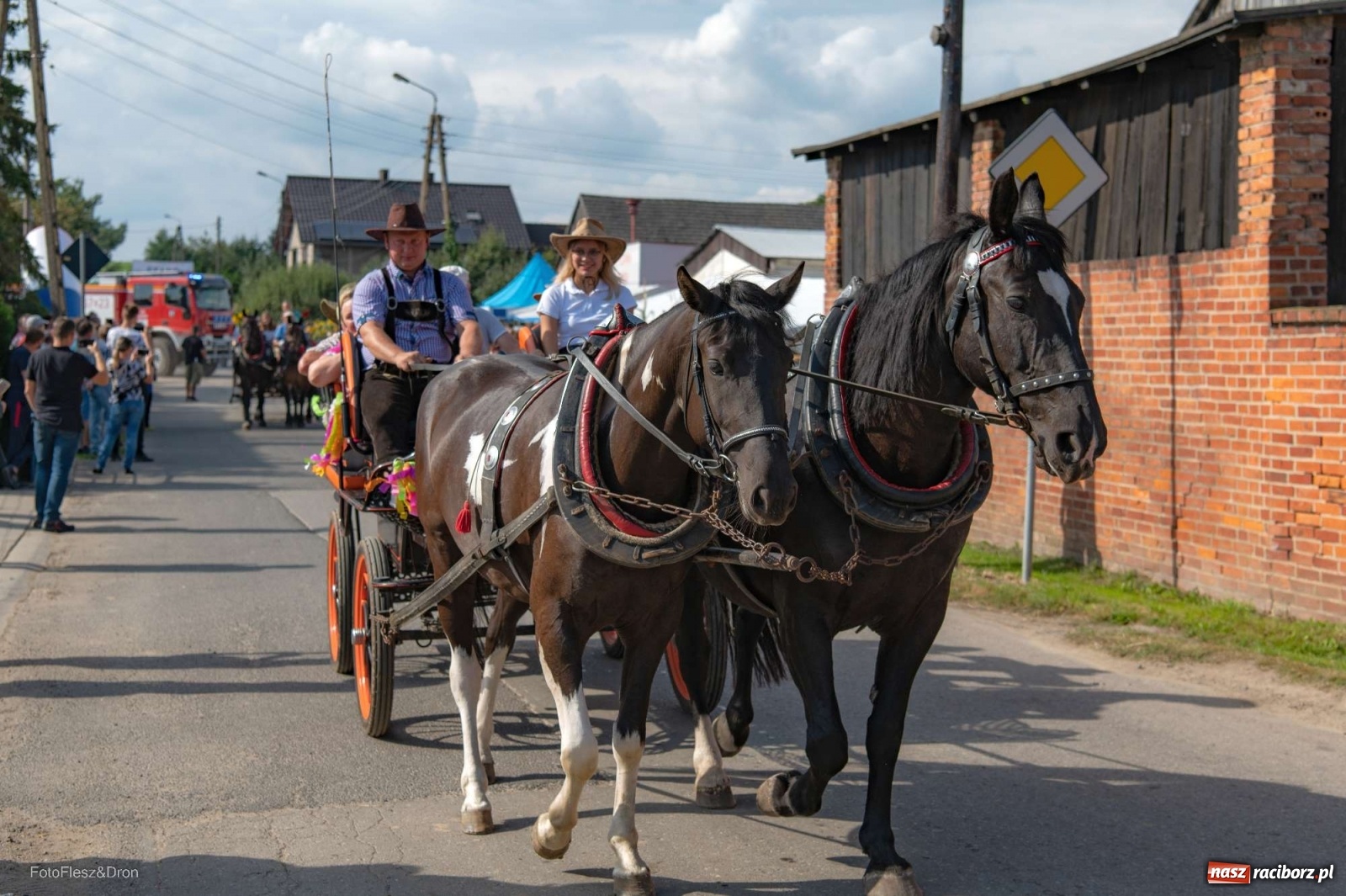 Zdjęcie w galerii na portalu naszraciborz.pl: Parada zabytkowych ciągników i maszyn rolniczych [FOTO i WIDEO] wiadomości z regionu